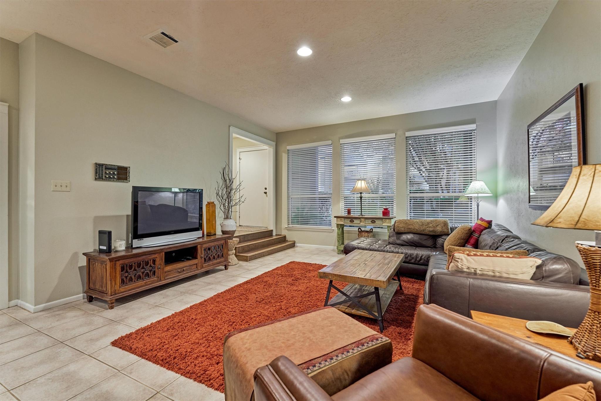3923 Lakewood Drive