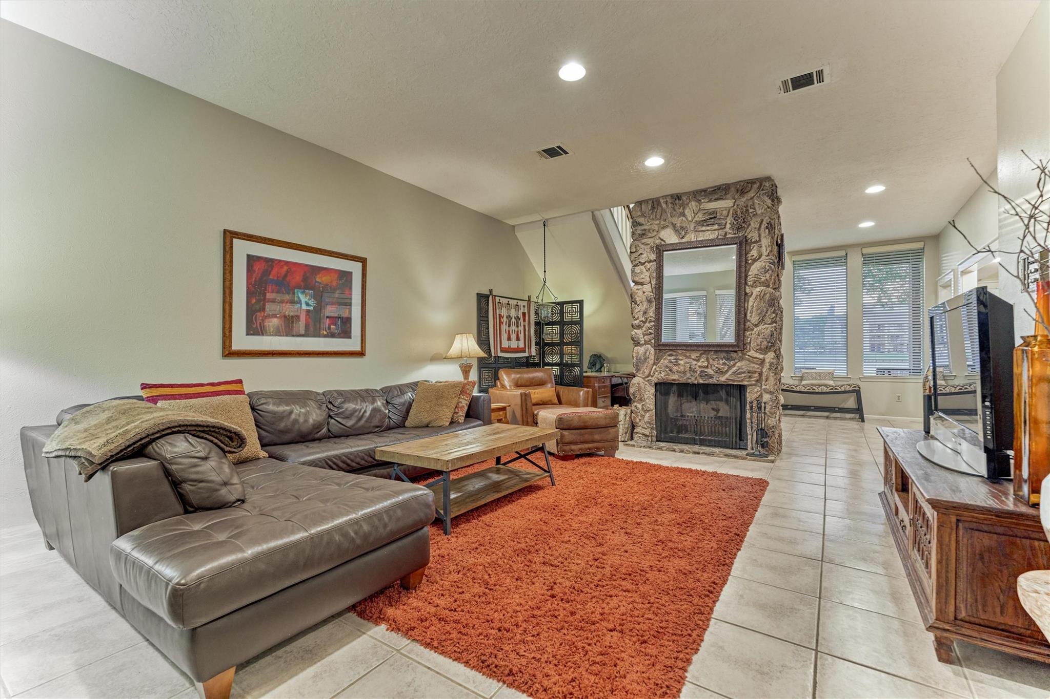 3923 Lakewood Drive