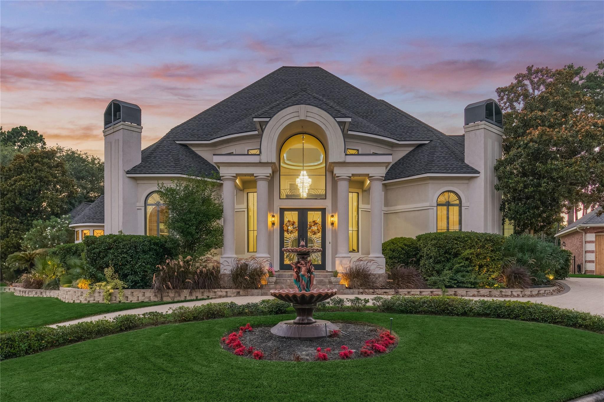 200 Sarasota Circle S