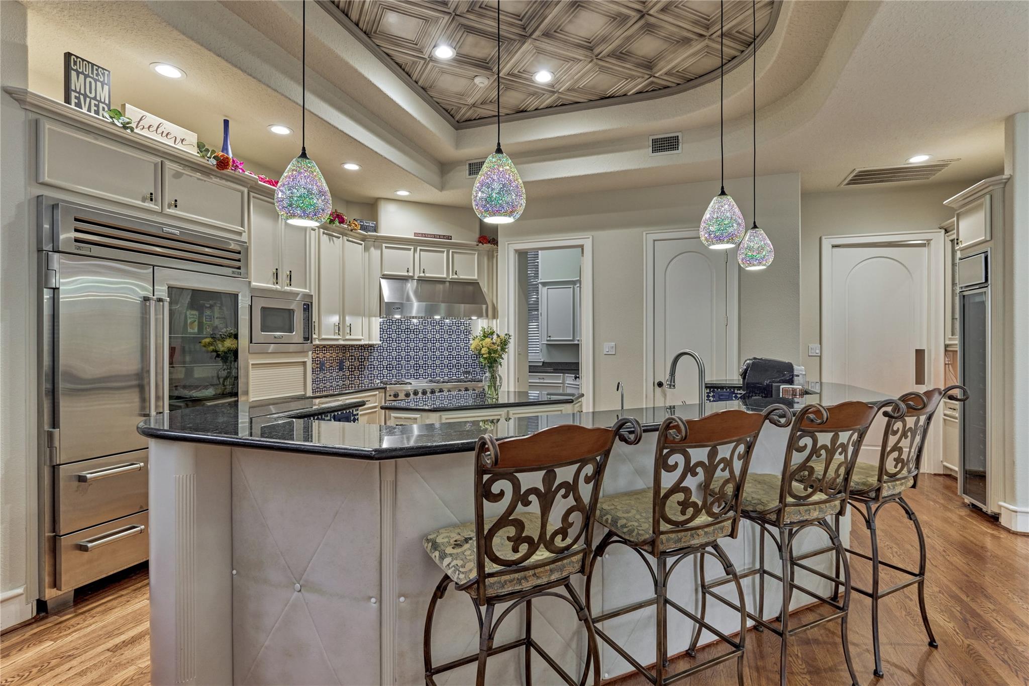 200 Sarasota Circle S