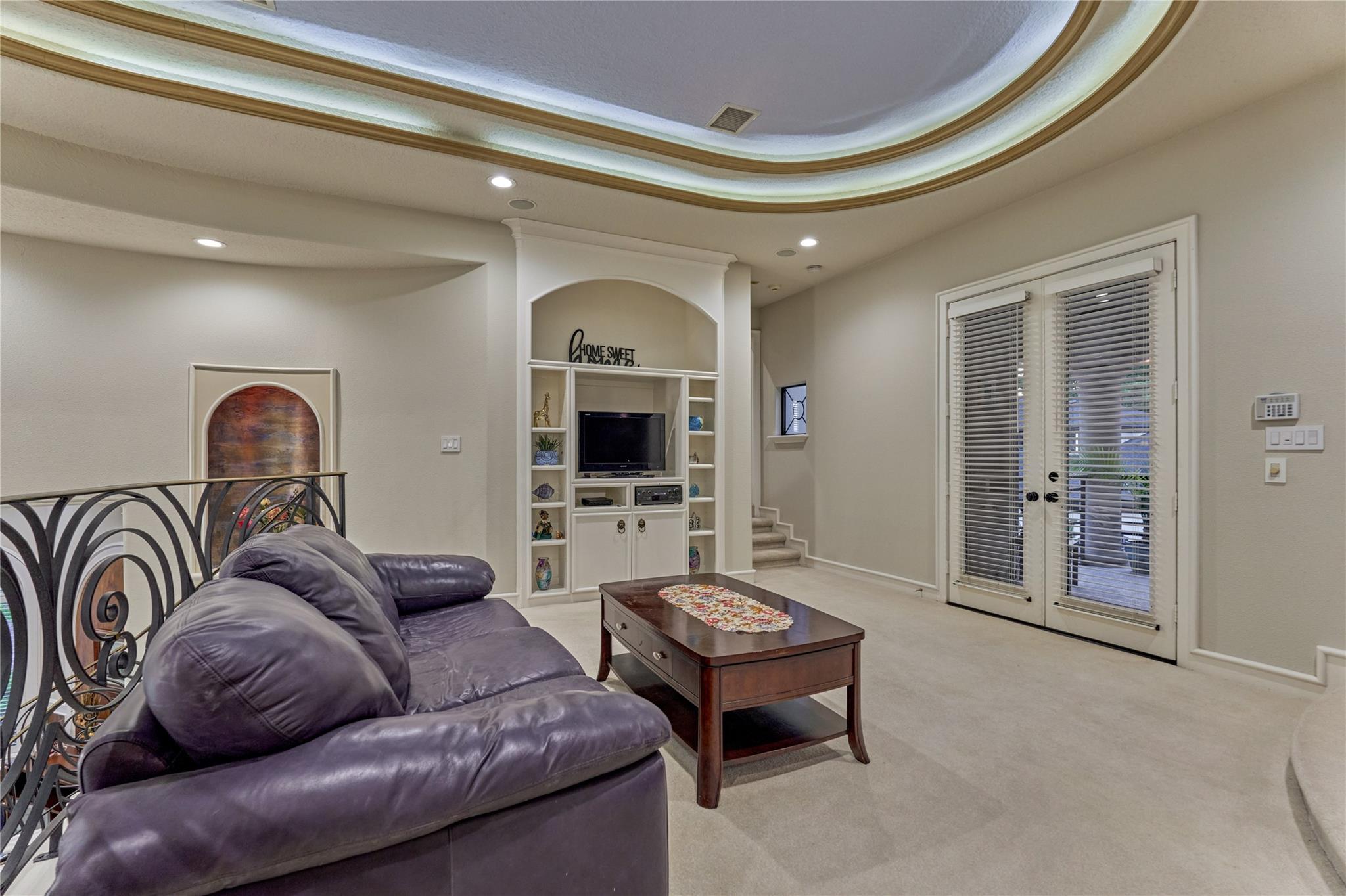 200 Sarasota Circle S