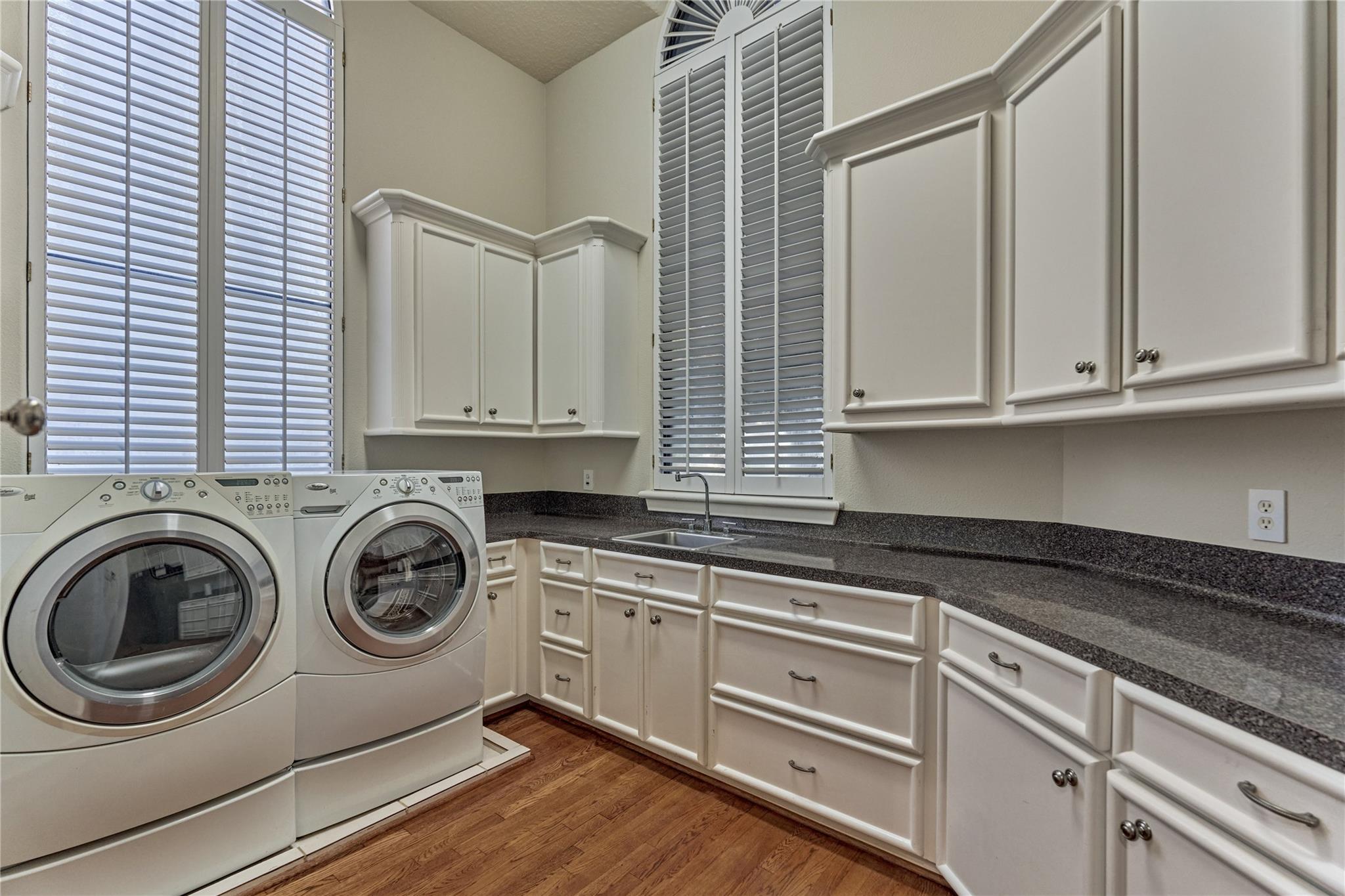 200 Sarasota Circle S