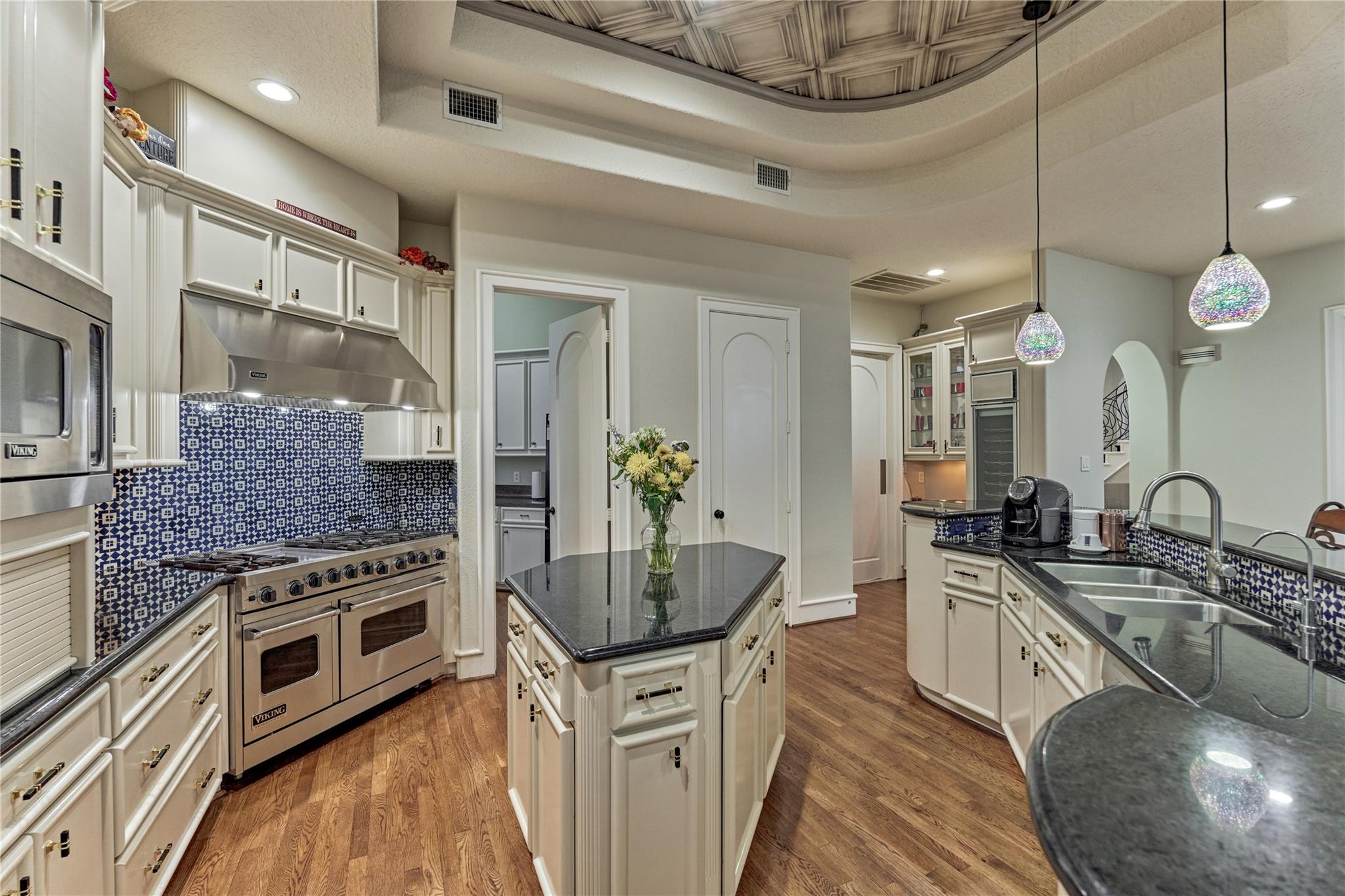 200 Sarasota Circle S