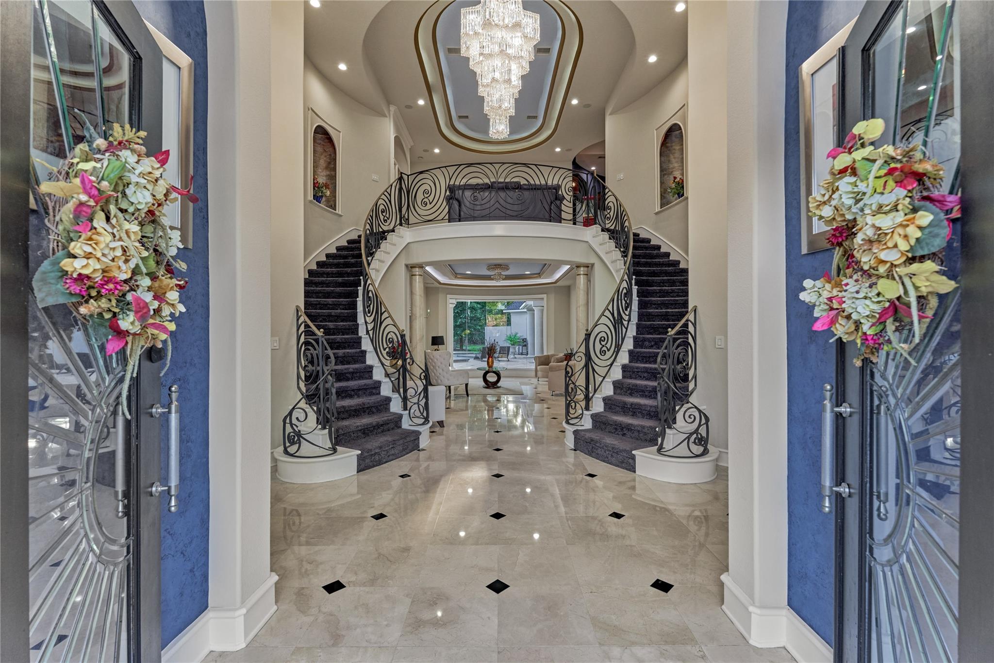 200 Sarasota Circle S