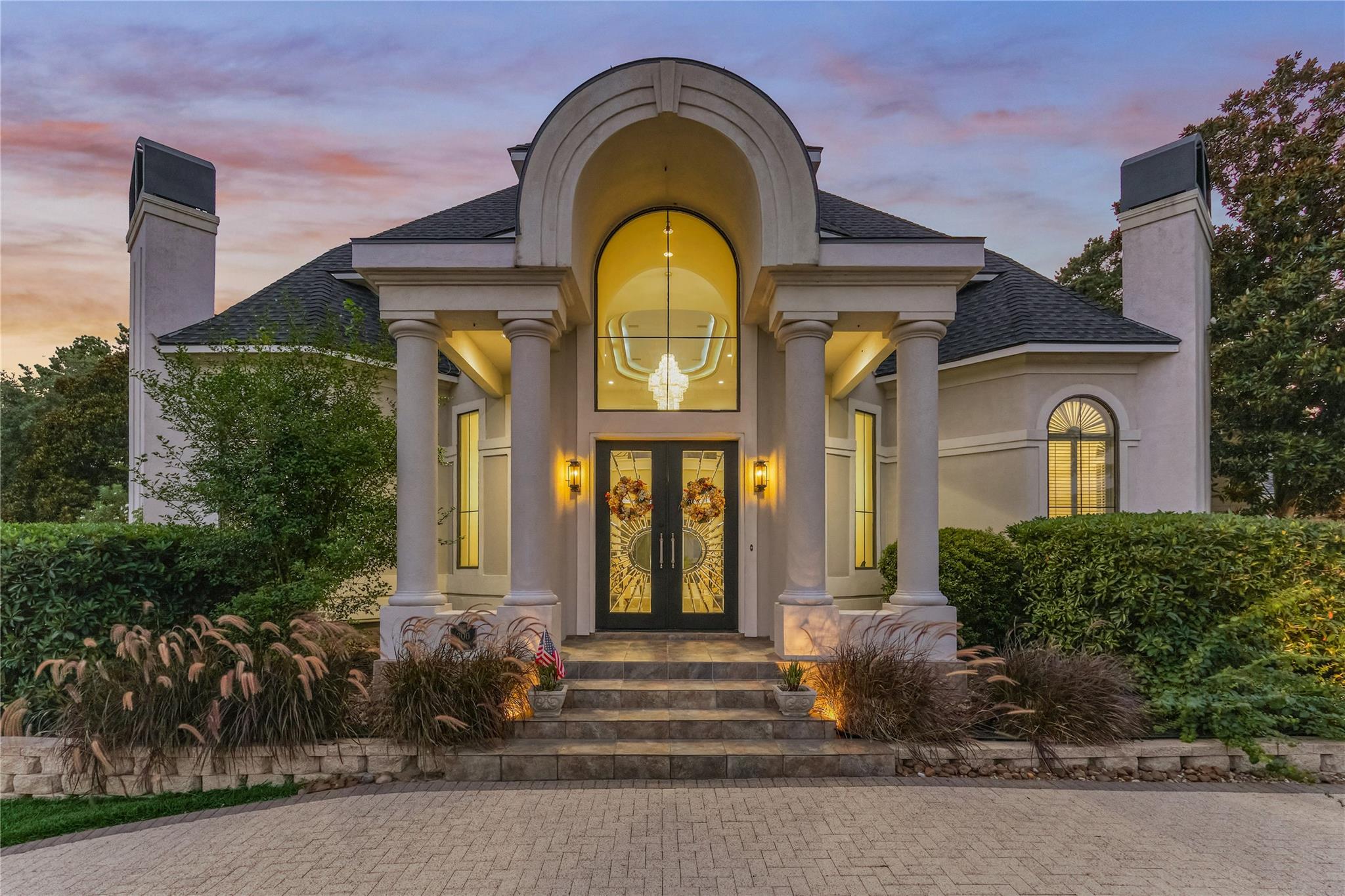 200 Sarasota Circle S