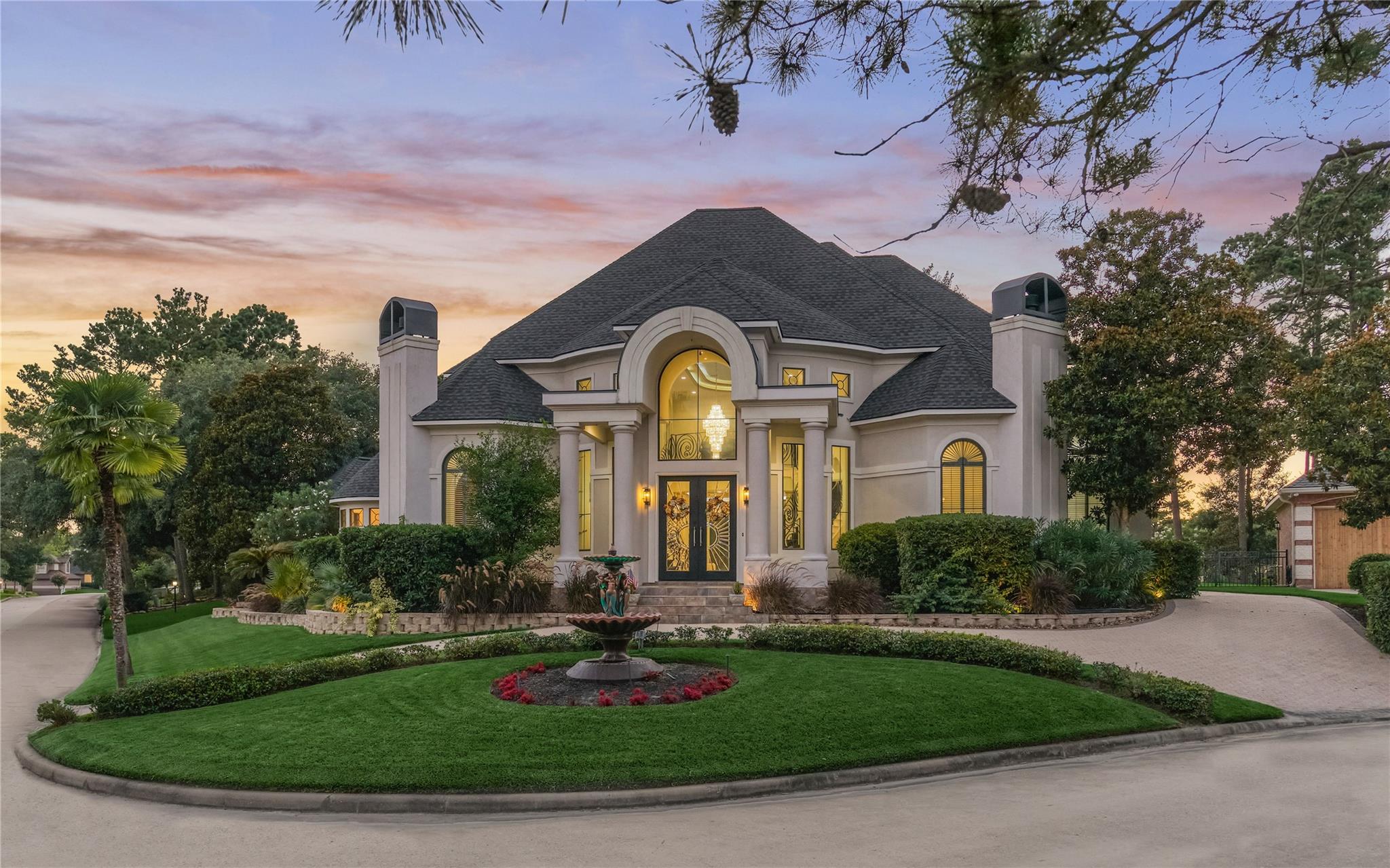 200 Sarasota Circle S