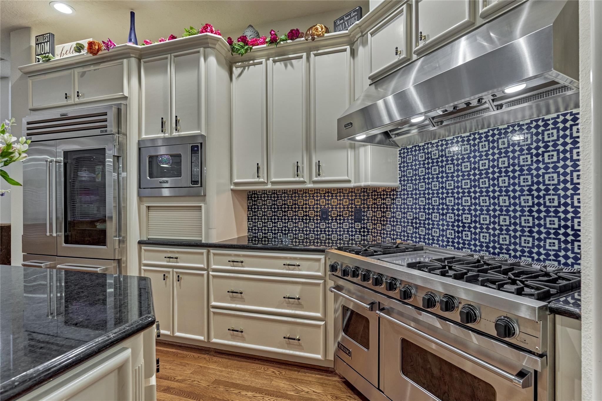 200 Sarasota Circle S