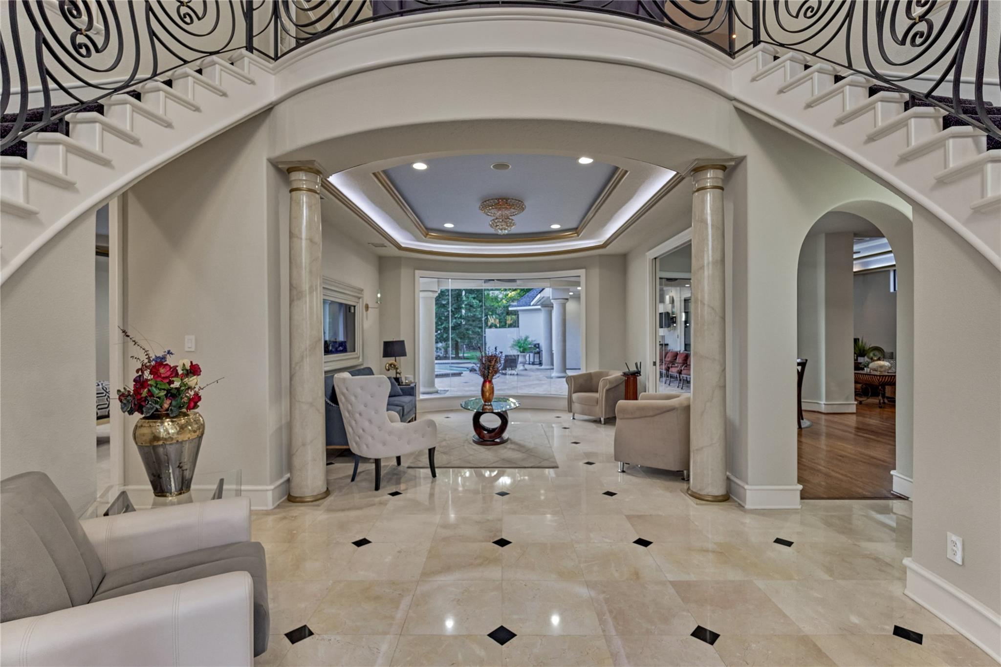 200 Sarasota Circle S