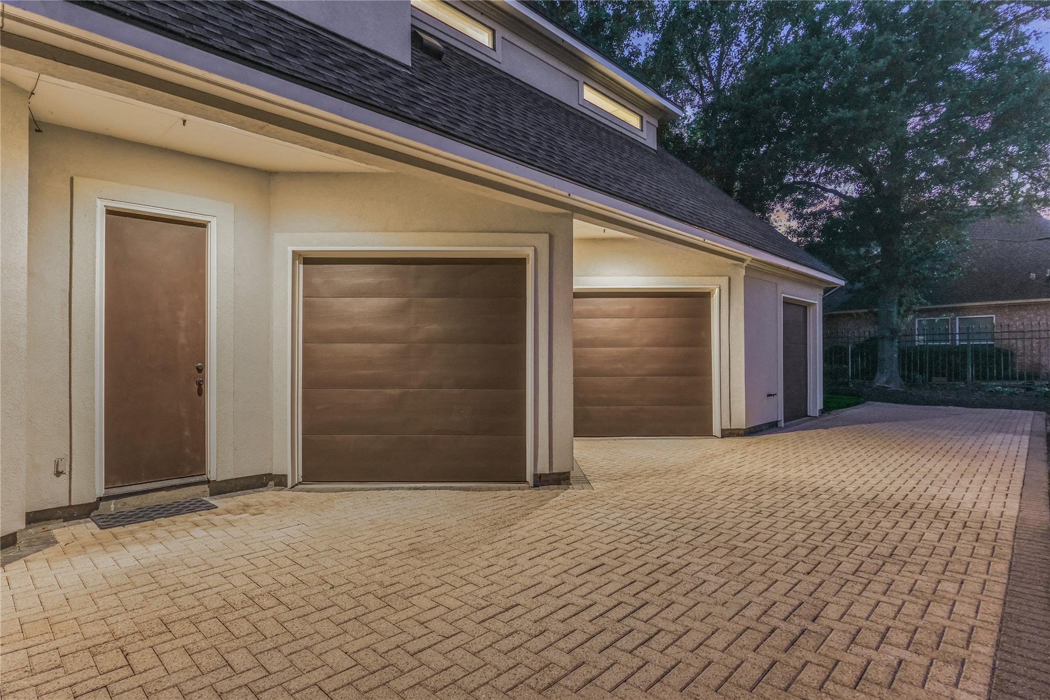 200 Sarasota Circle S