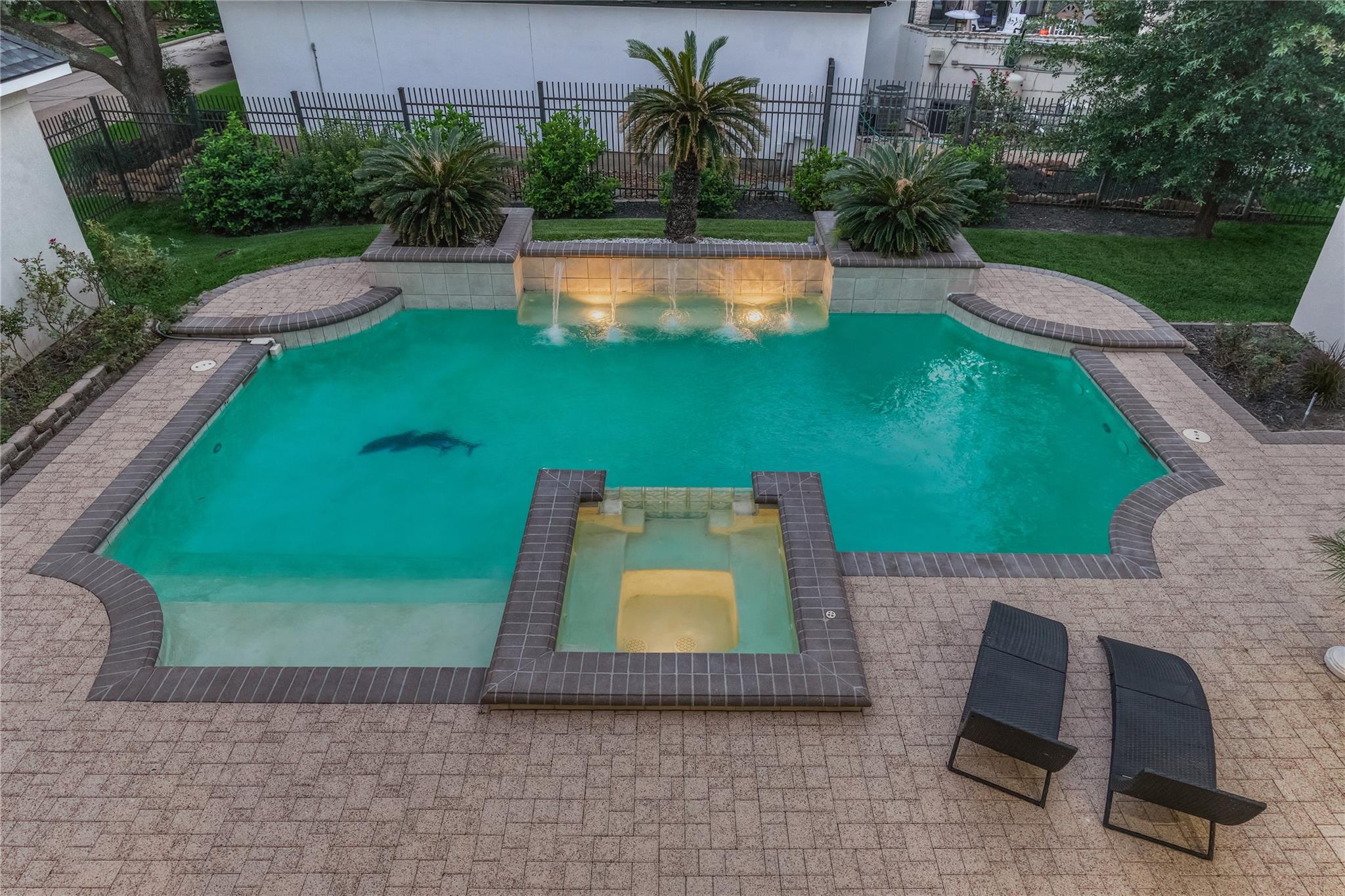 200 Sarasota Circle S