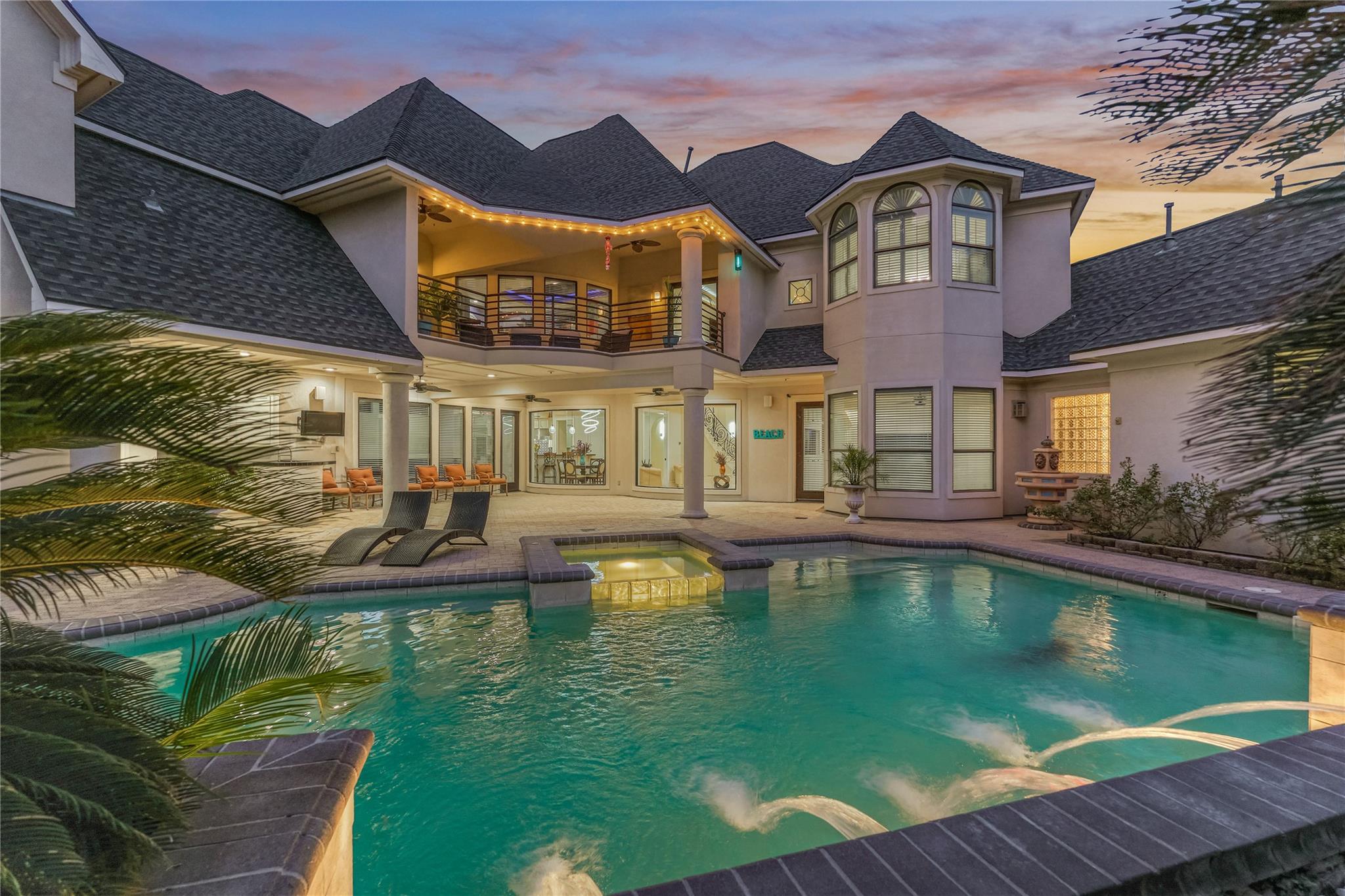 200 Sarasota Circle S