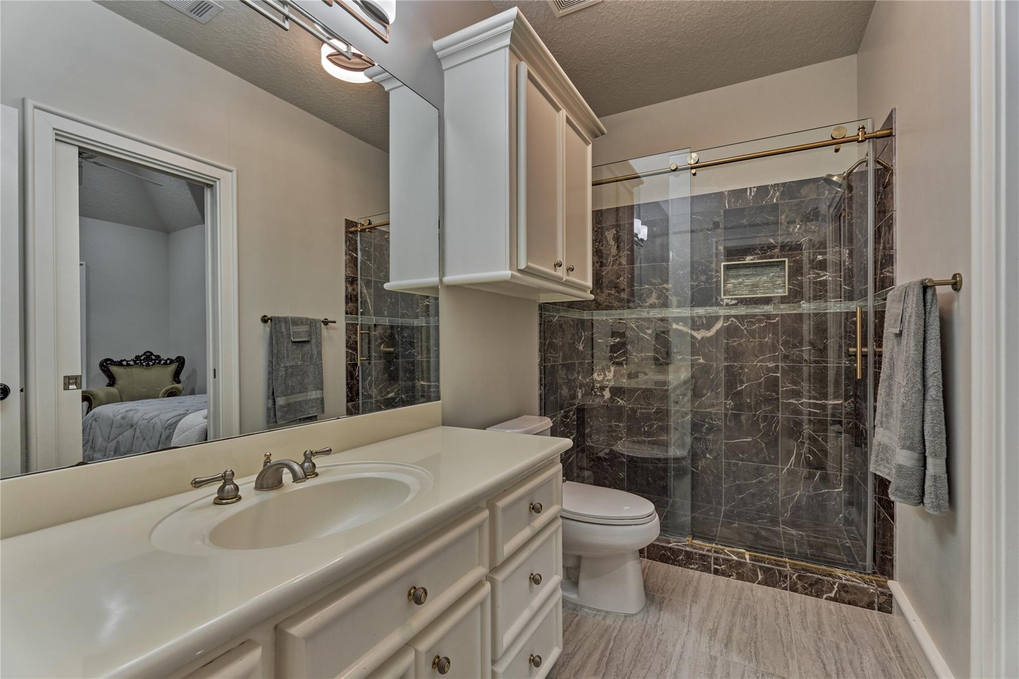 200 Sarasota Circle S