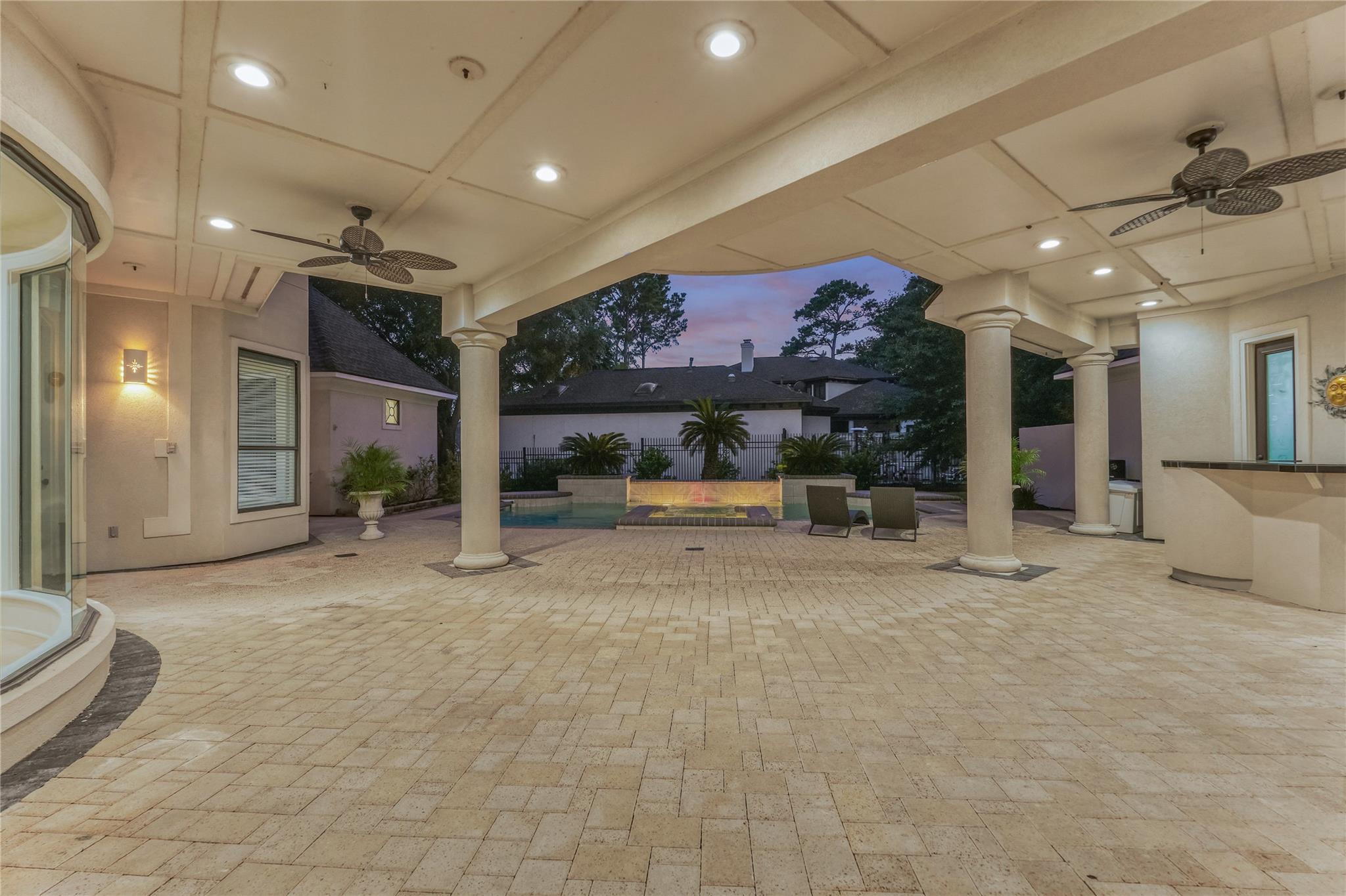 200 Sarasota Circle S
