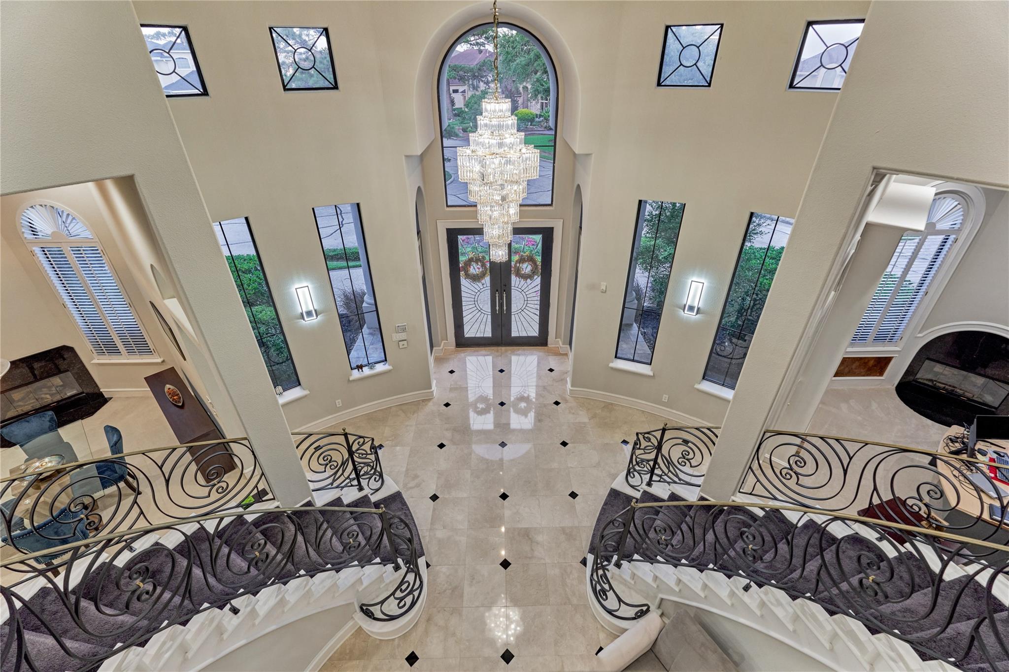 200 Sarasota Circle S