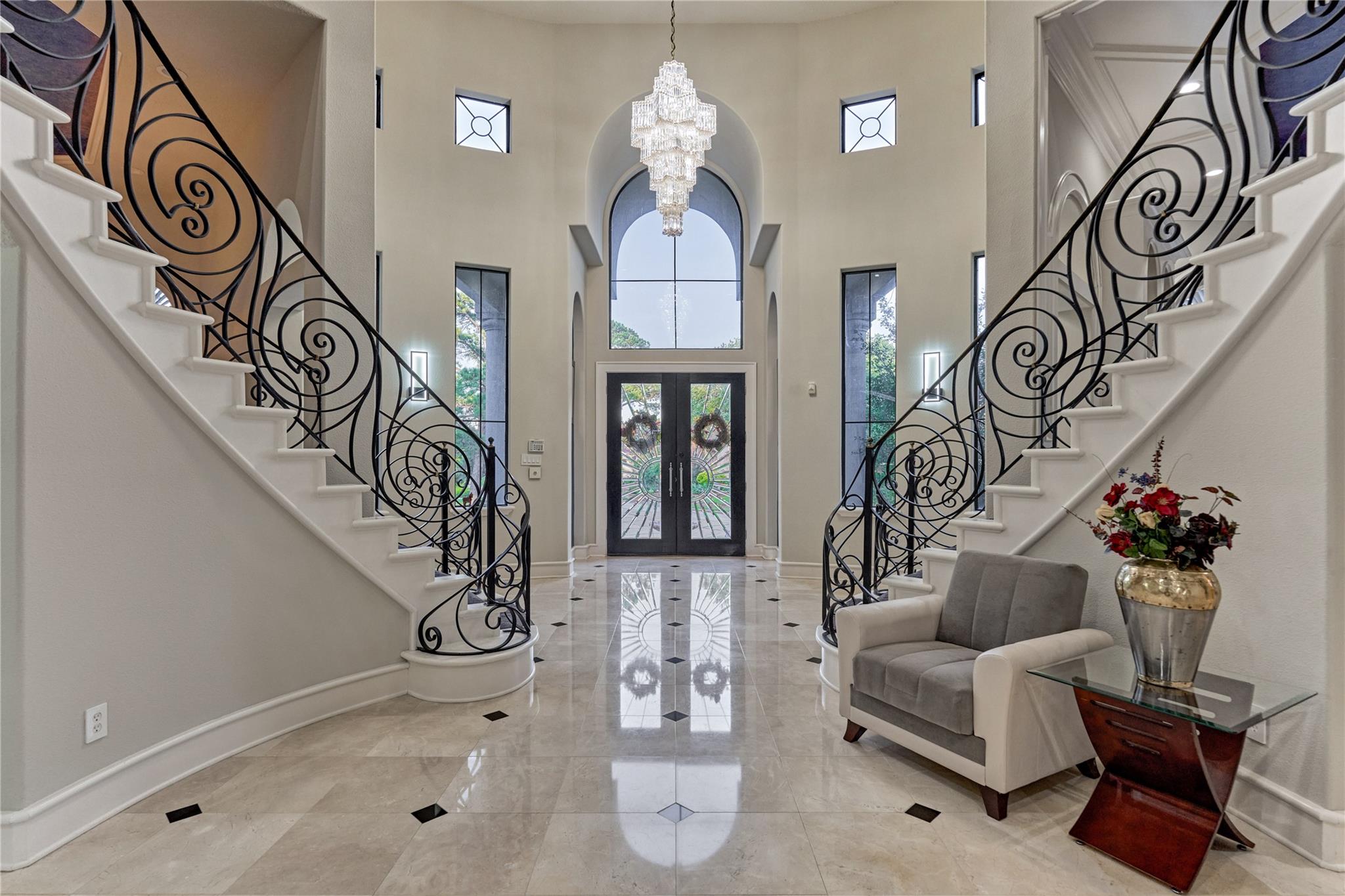 200 Sarasota Circle S