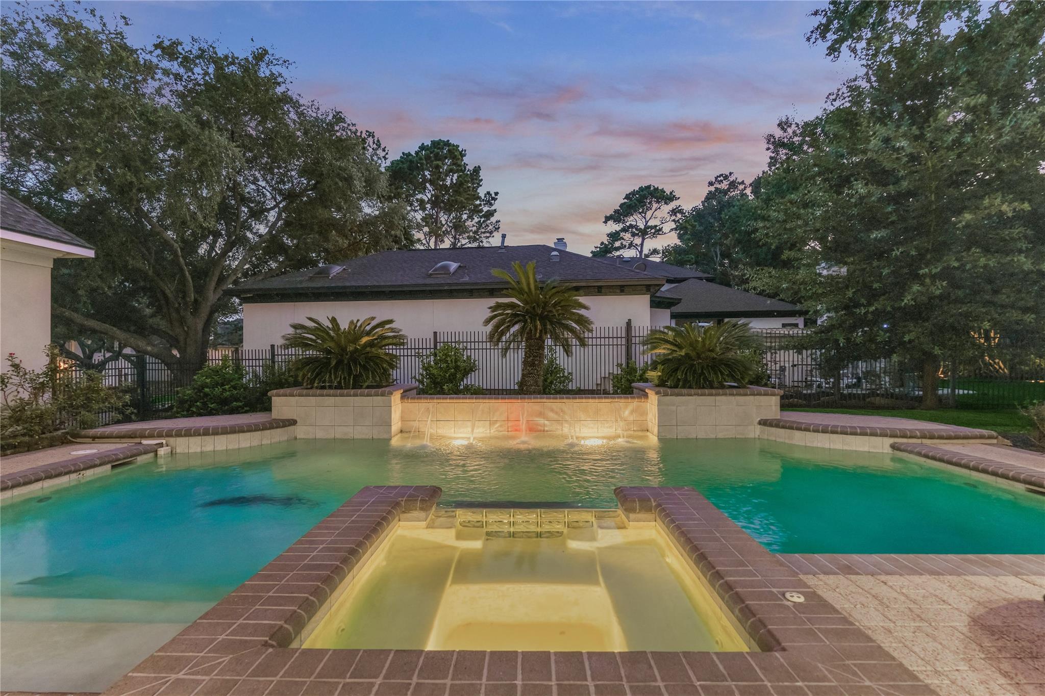 200 Sarasota Circle S