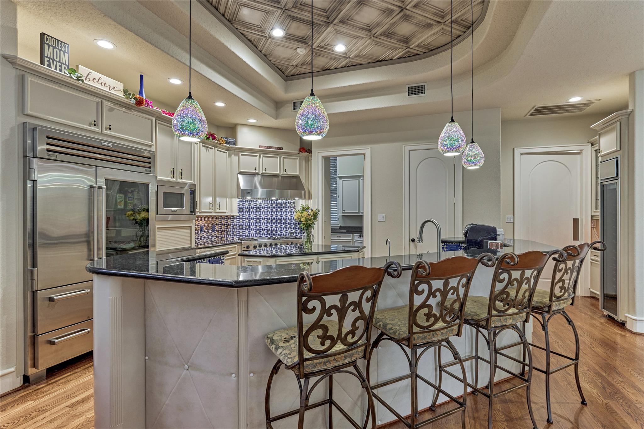 200 Sarasota Circle S