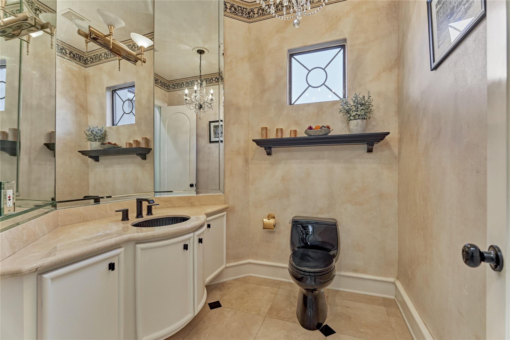 200 Sarasota Circle S