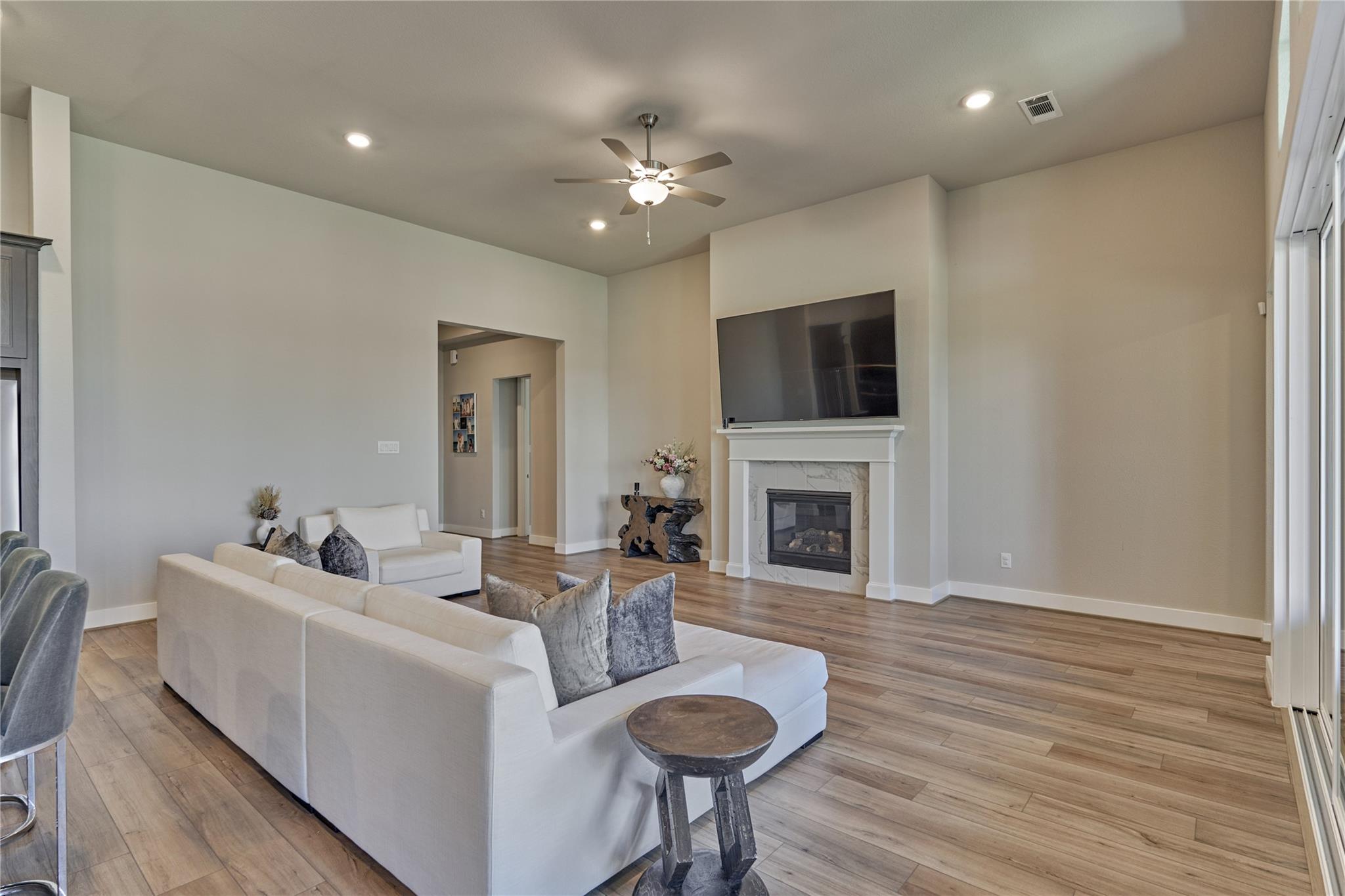 1716 Encino Boulevard