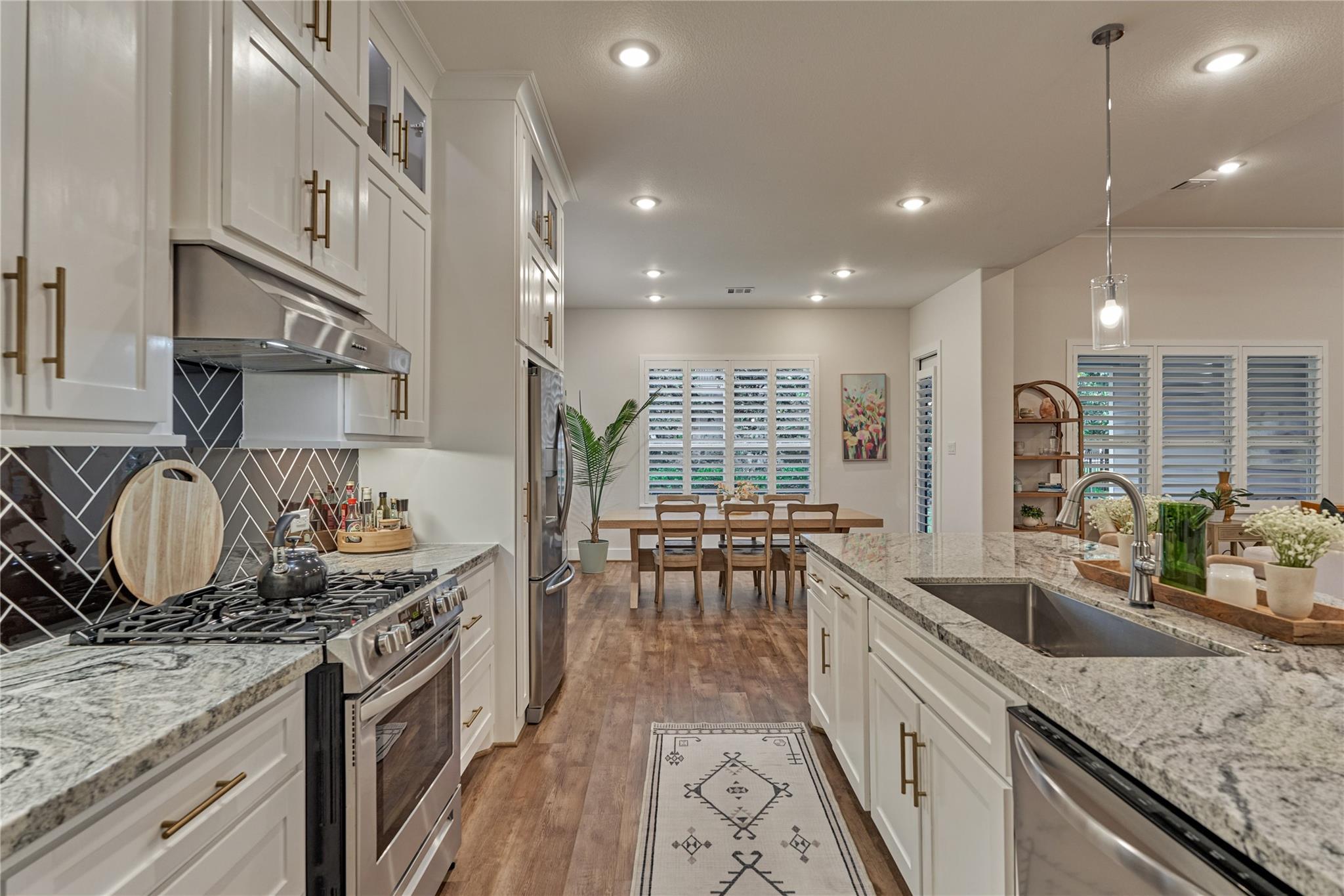 71 Victoria Drive W