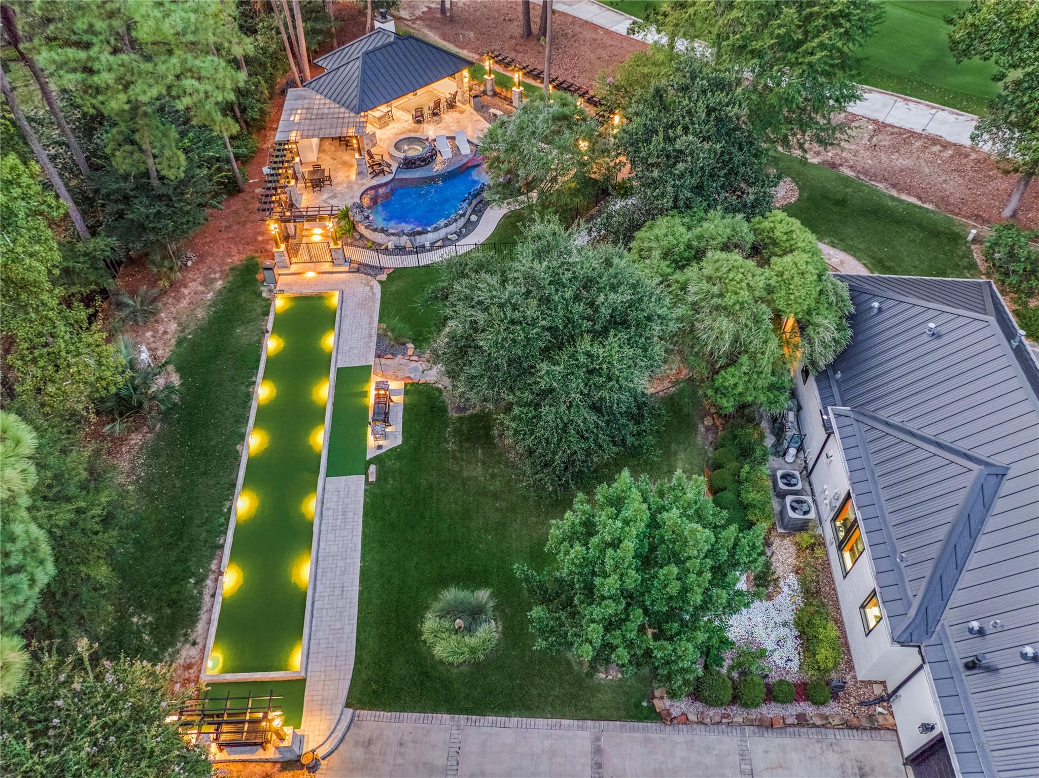 2 W Oaks Court