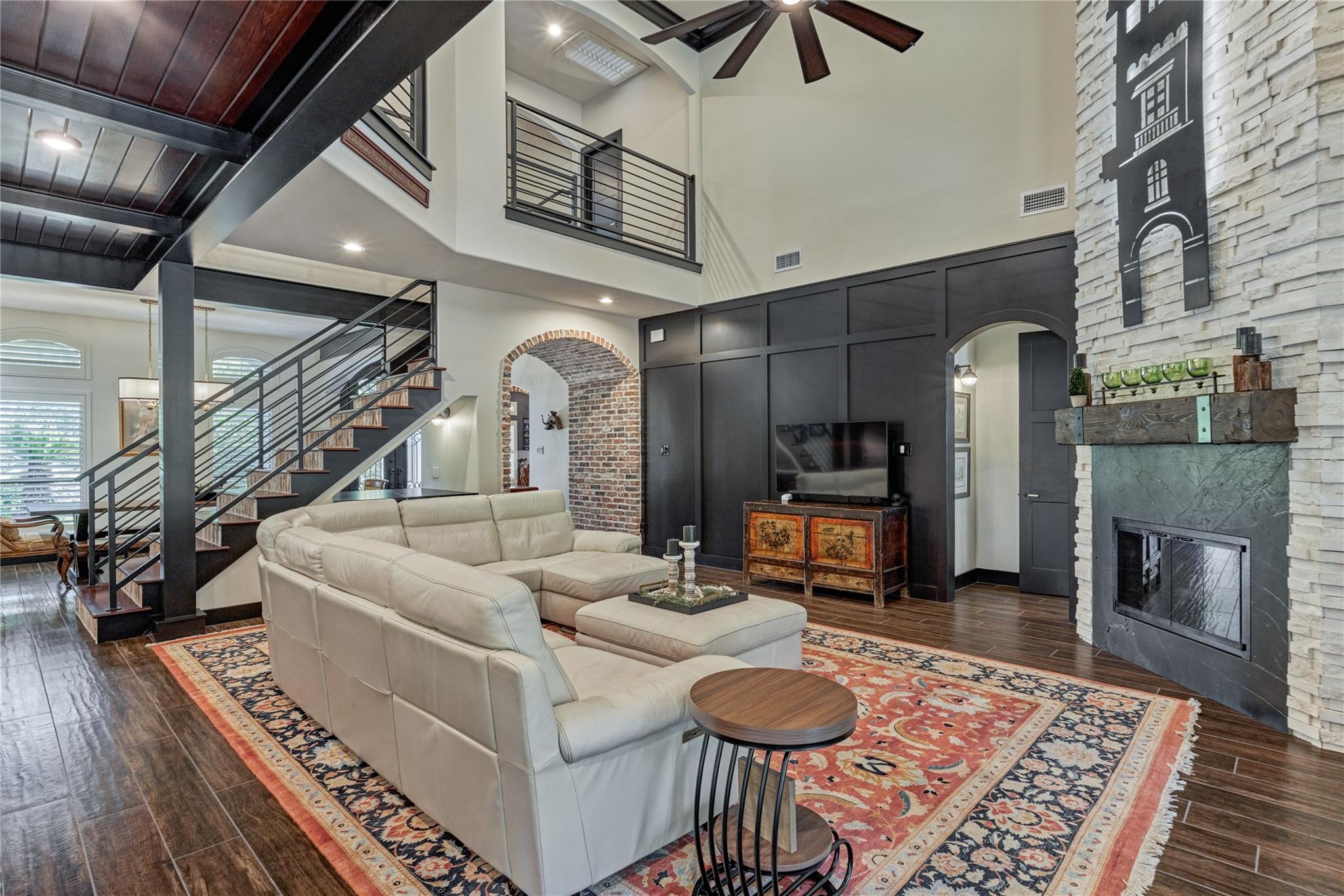 2 W Oaks Court