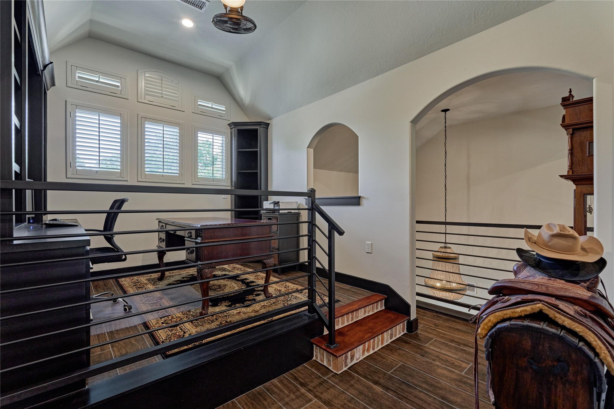 2 W Oaks Court