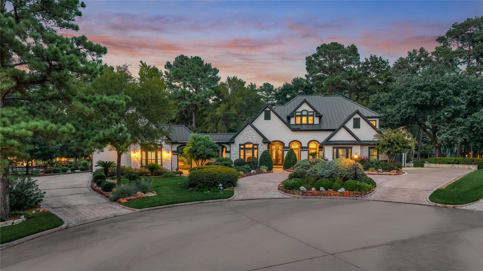 2 W Oaks Court
