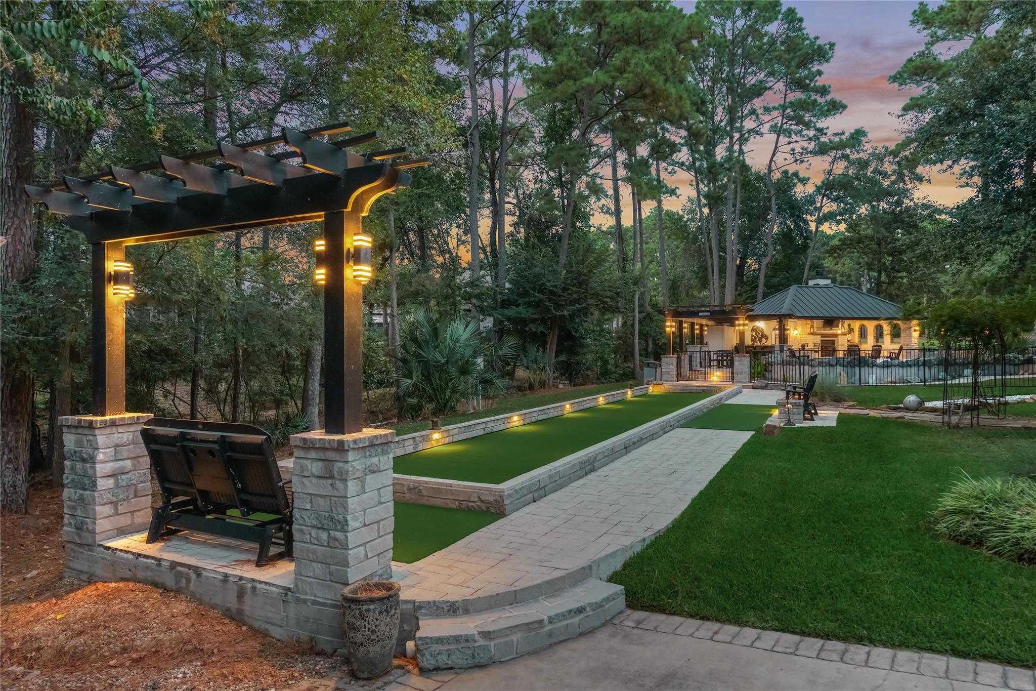 2 W Oaks Court