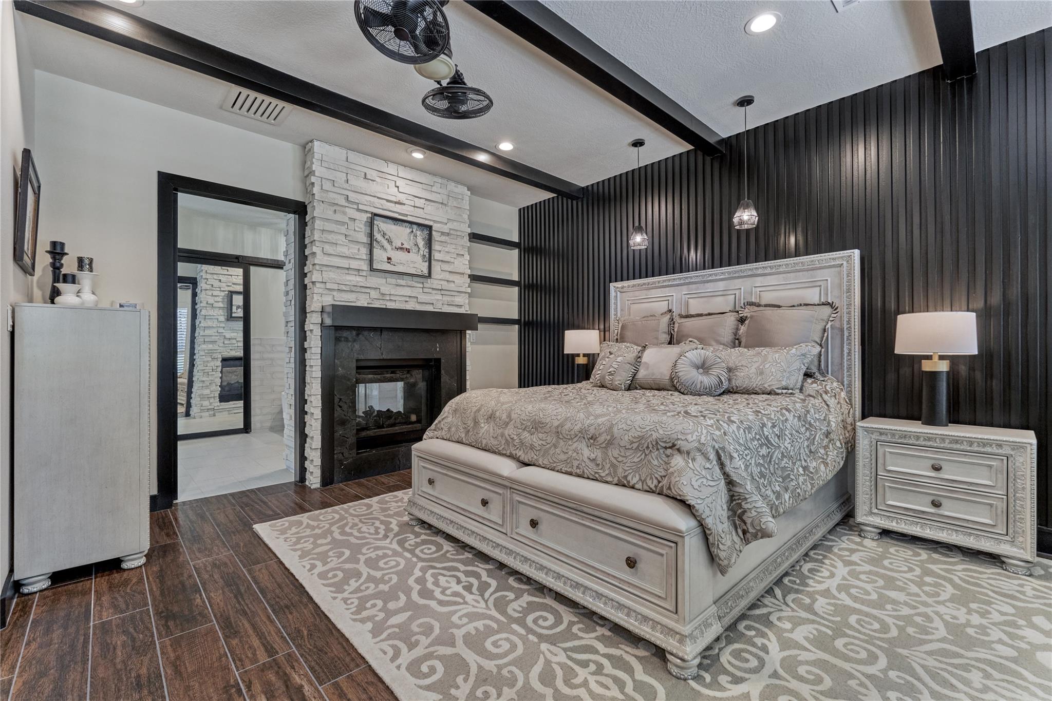 2 W Oaks Court