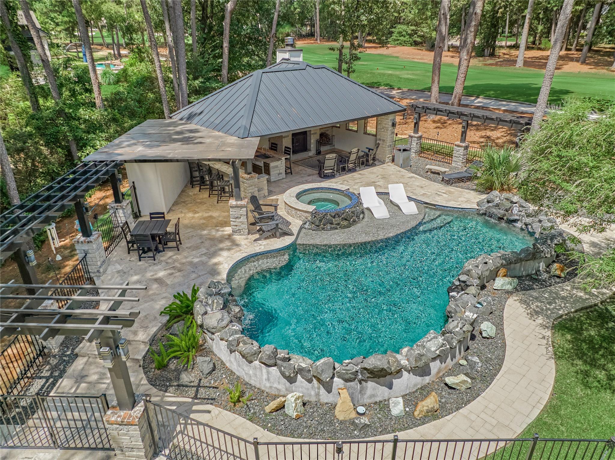 2 W Oaks Court