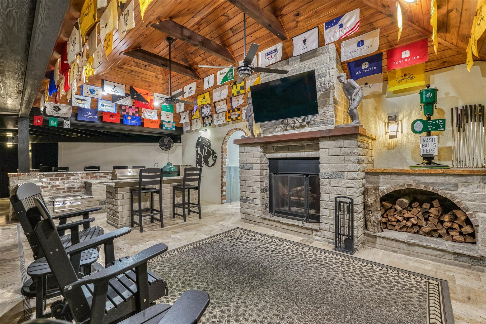 2 W Oaks Court