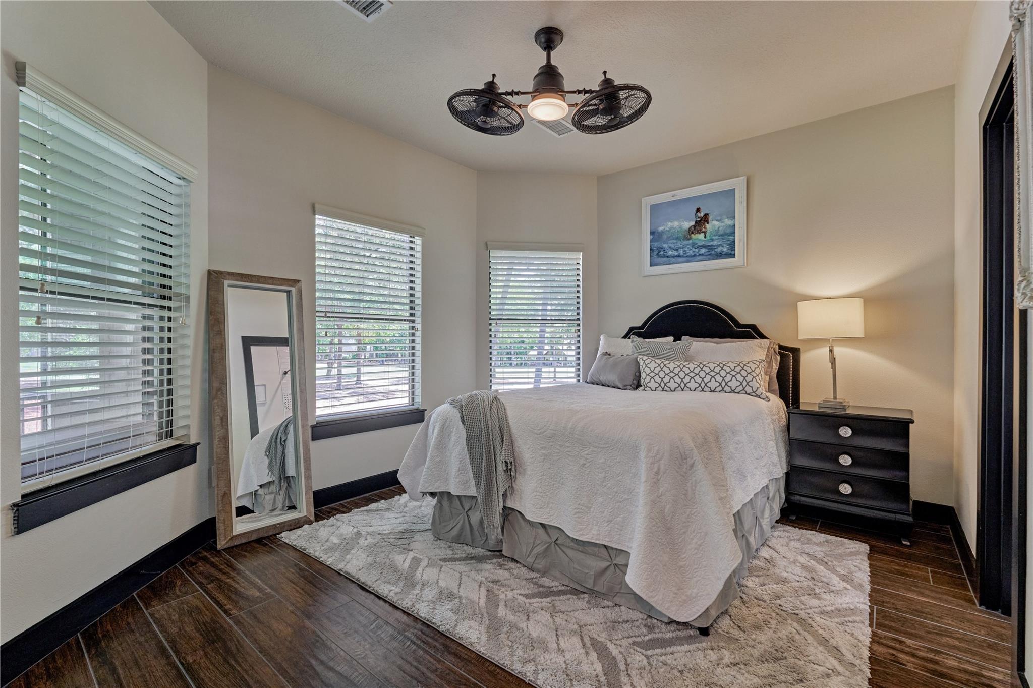 2 W Oaks Court