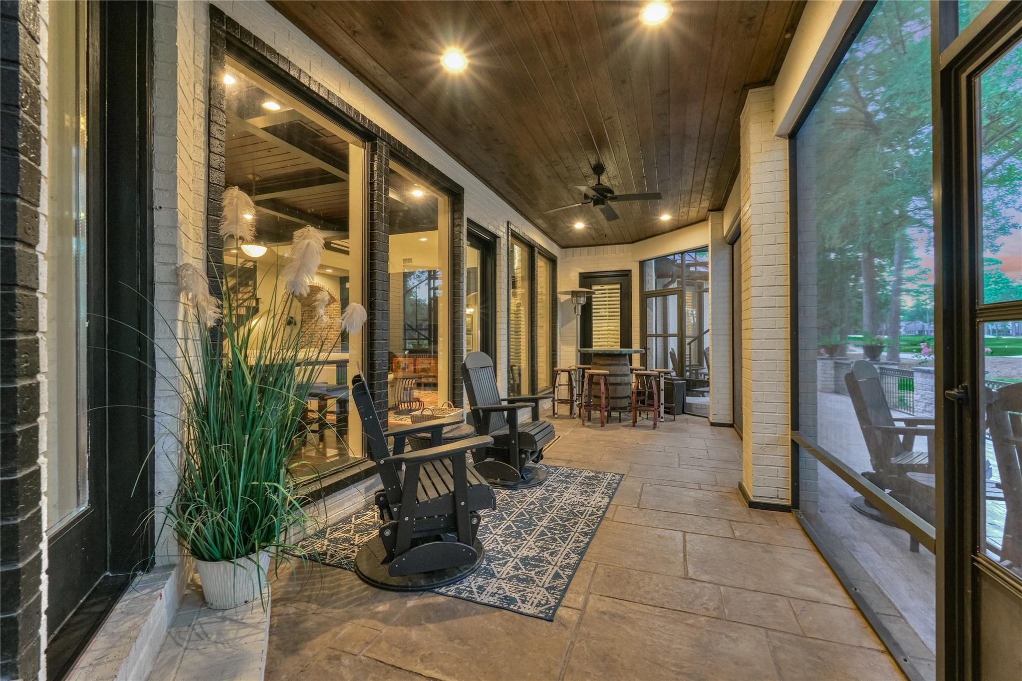 2 W Oaks Court
