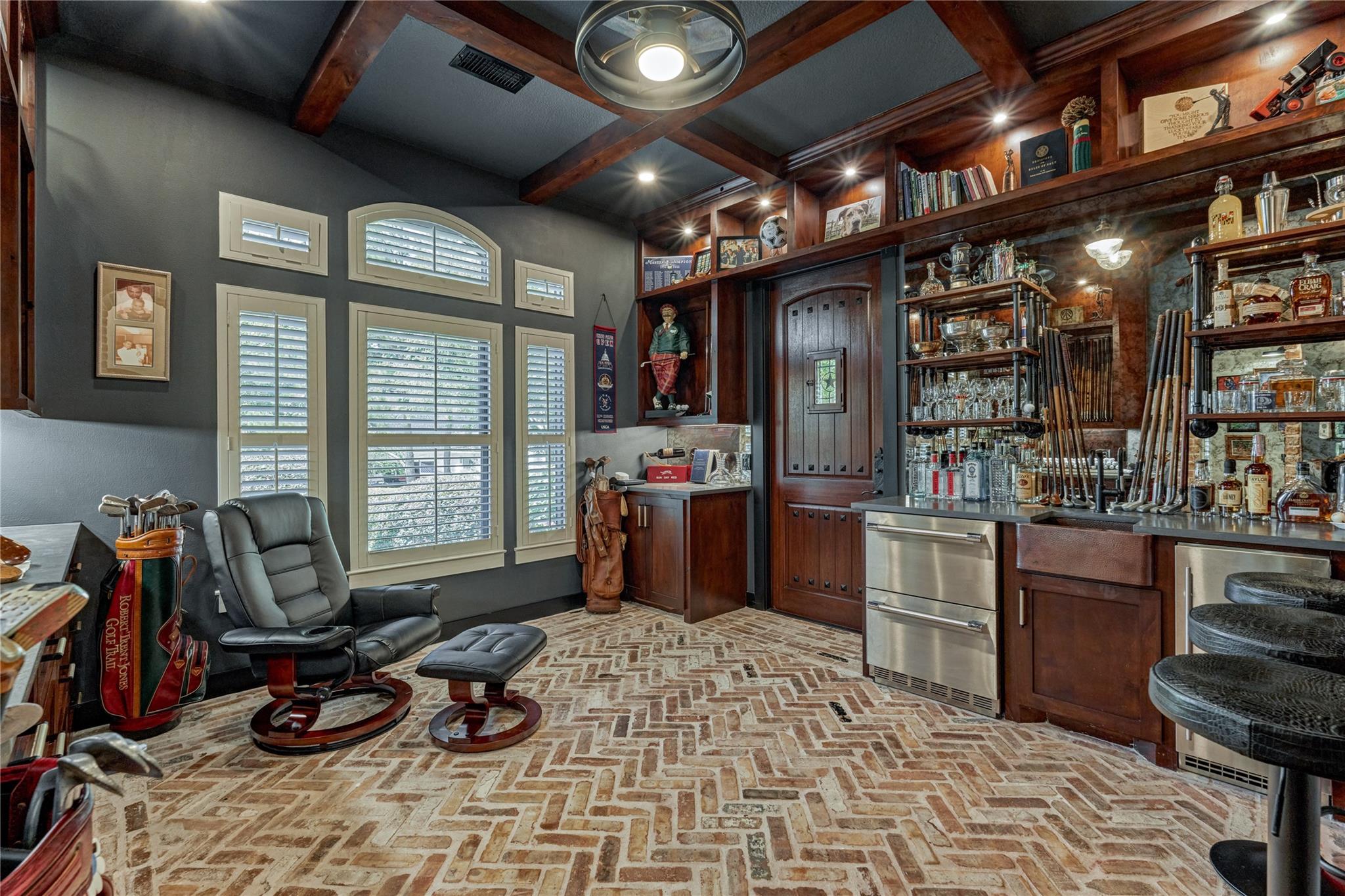 2 W Oaks Court