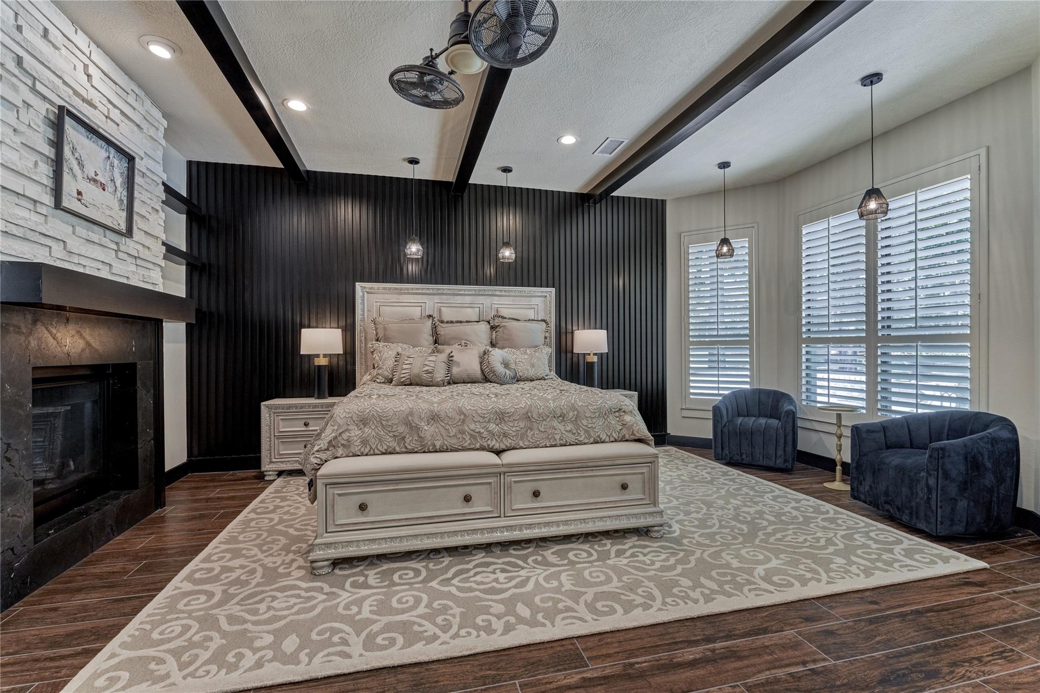 2 W Oaks Court