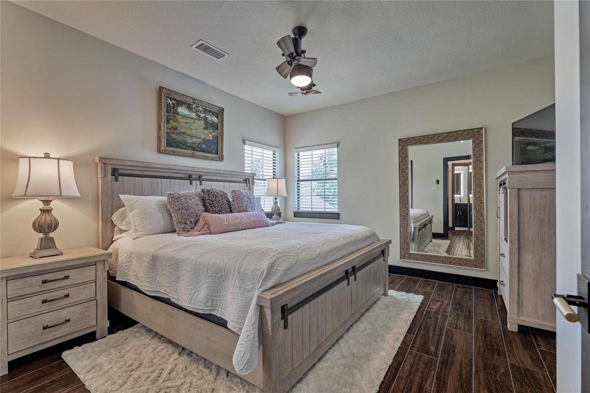 2 W Oaks Court