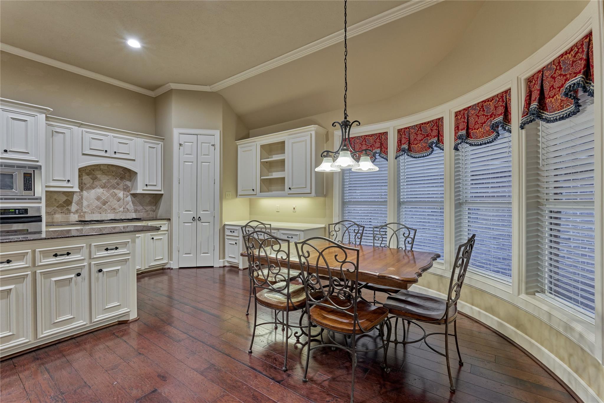 196 W Pines Drive
