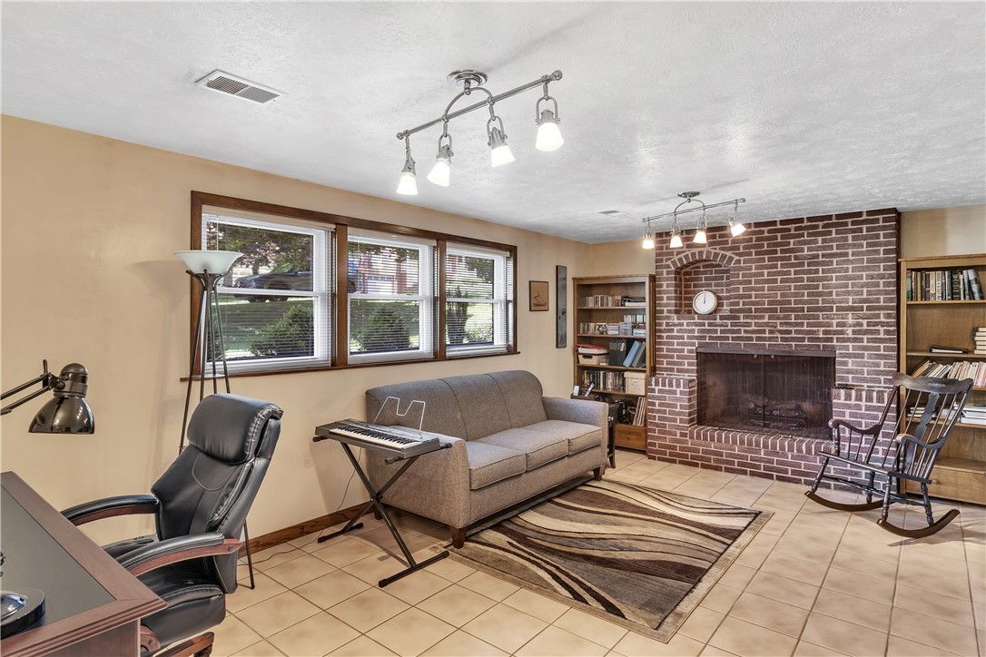 1928 Caribou Dr