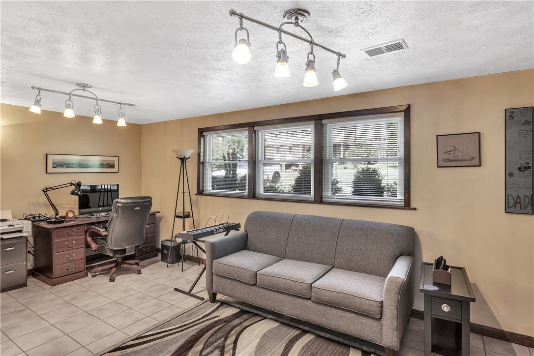 1928 Caribou Dr