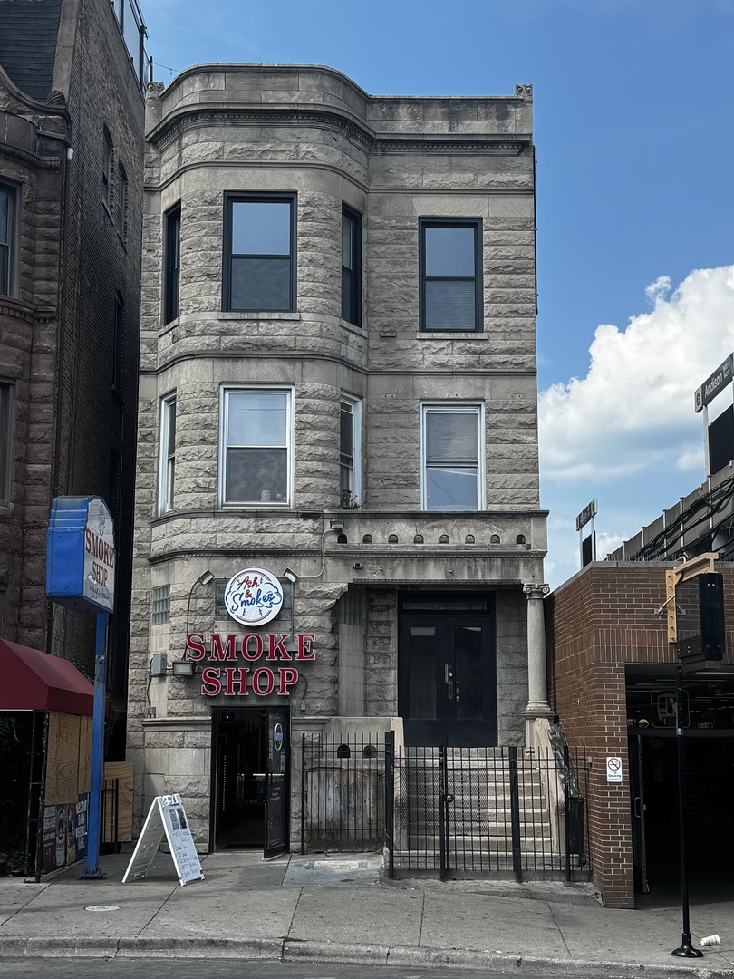 948 W Addison Street Unit: 2