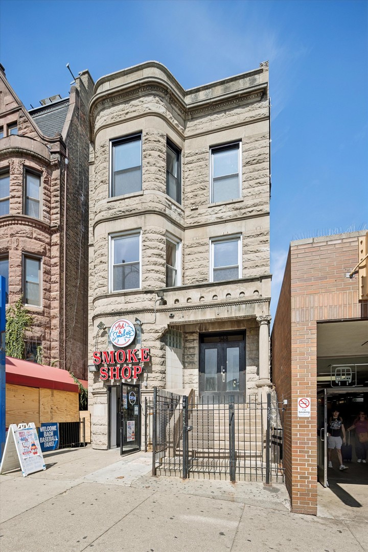 948 W Addison Street Unit: 3
