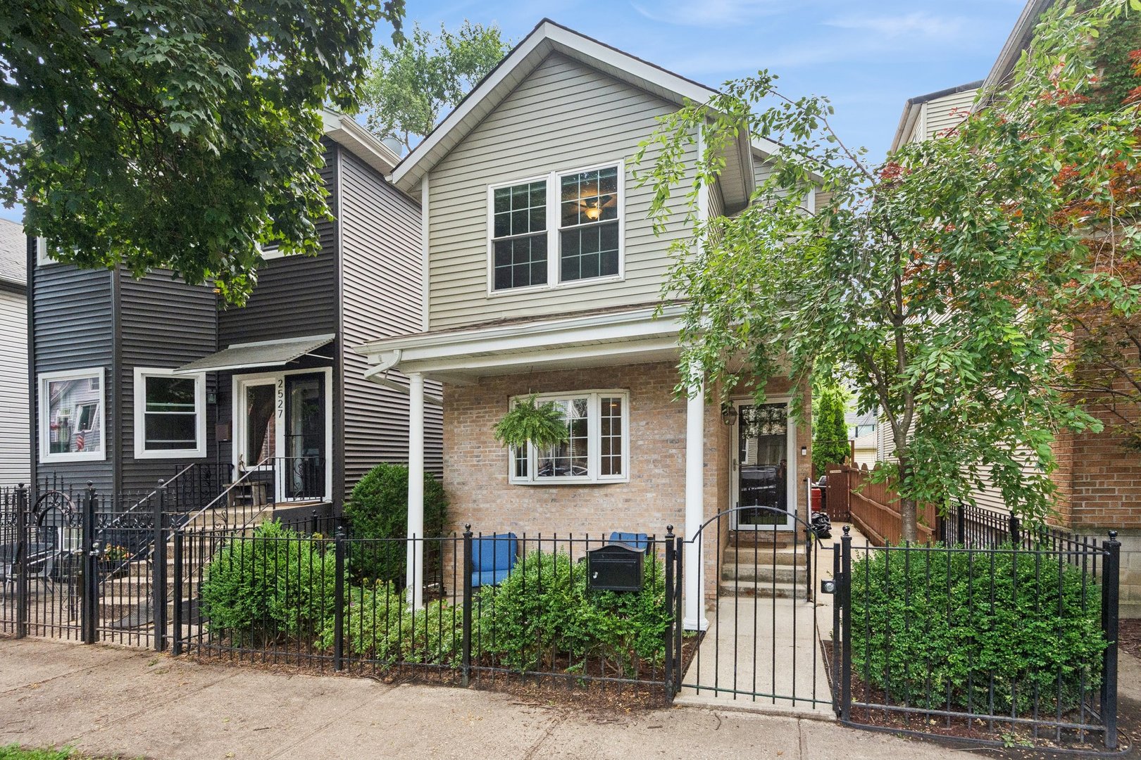 2529 W SHAKESPEARE Avenue