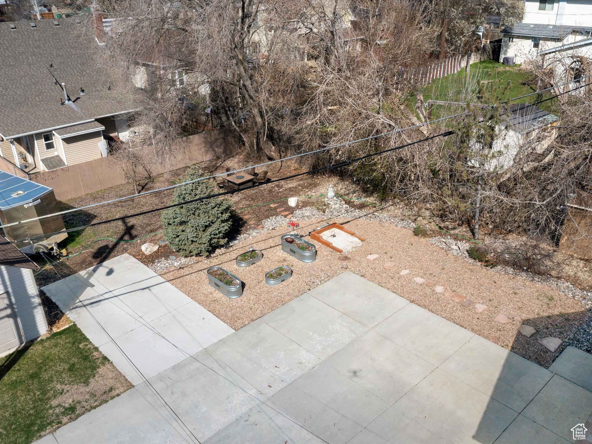 1062 E 25TH ST