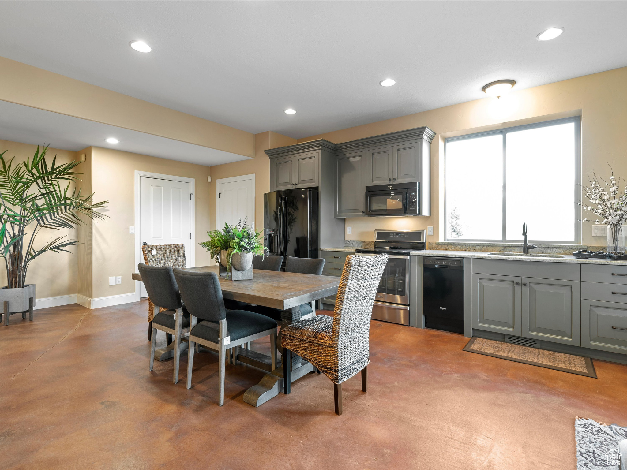 4129 E NORDIC VALLEY DR