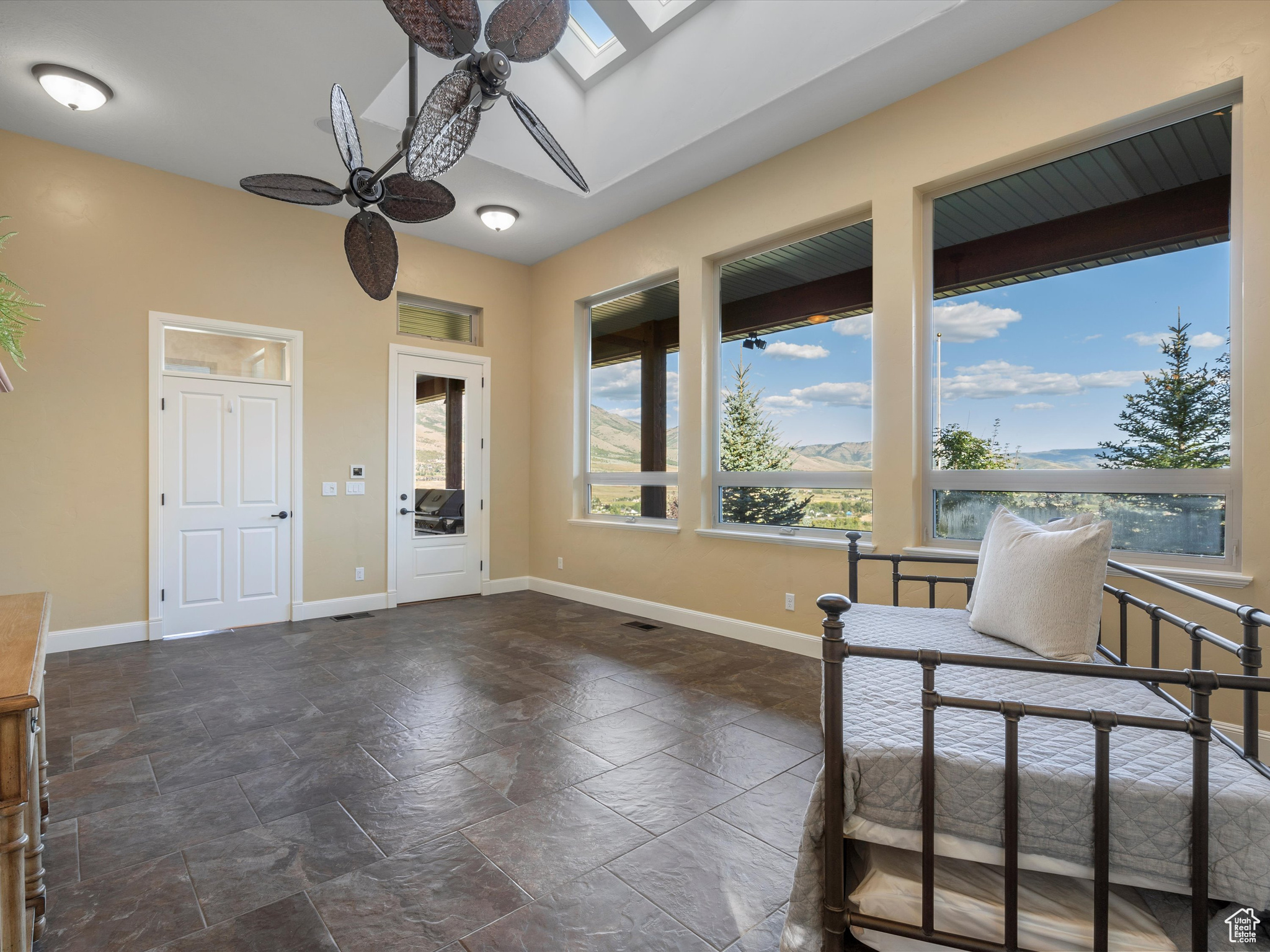 4129 E NORDIC VALLEY DR