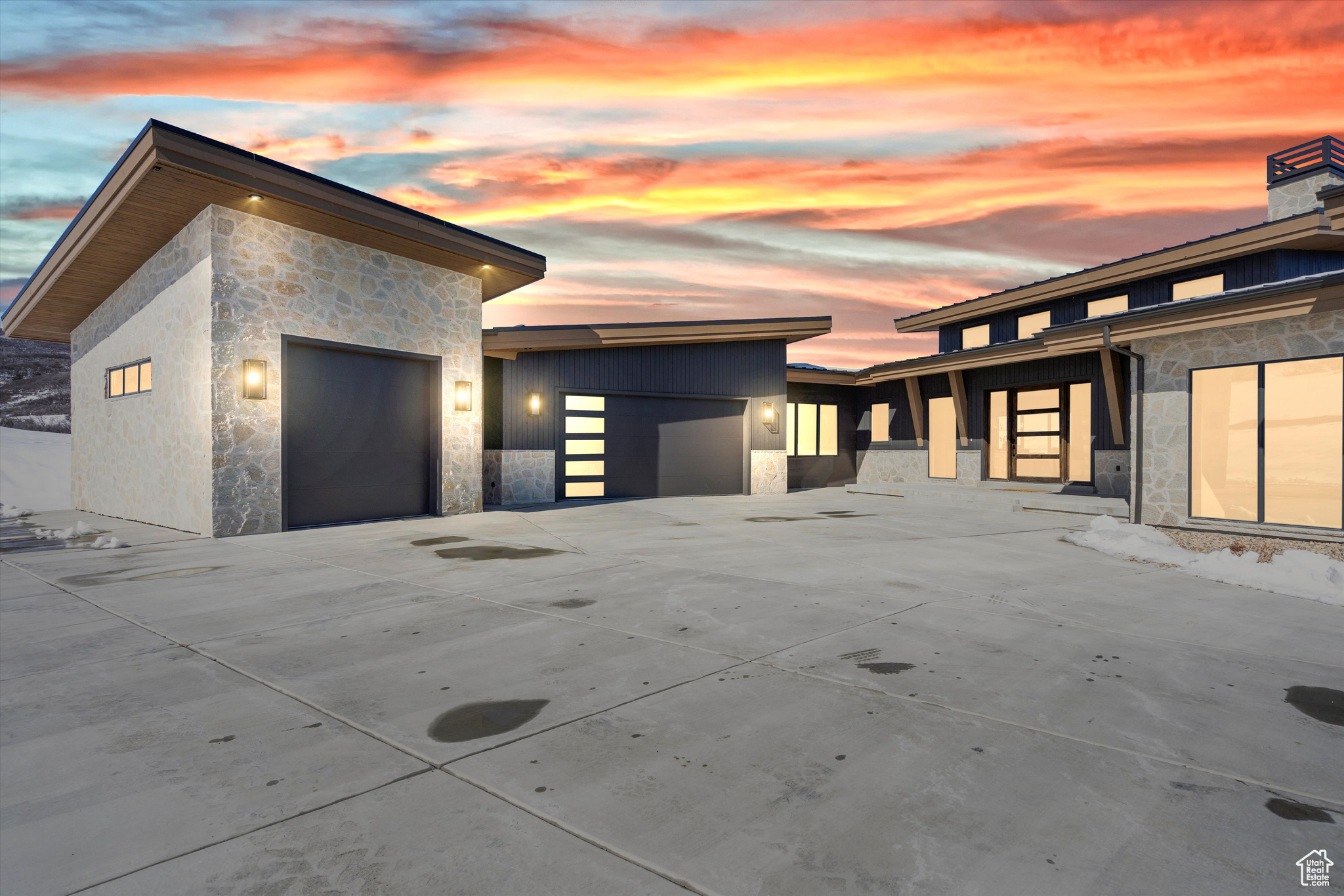 6251 E LEGACY DR
