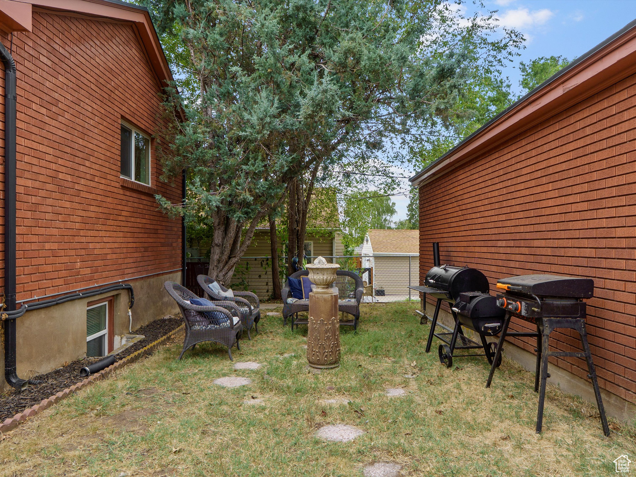 2335 FILLMORE AVE