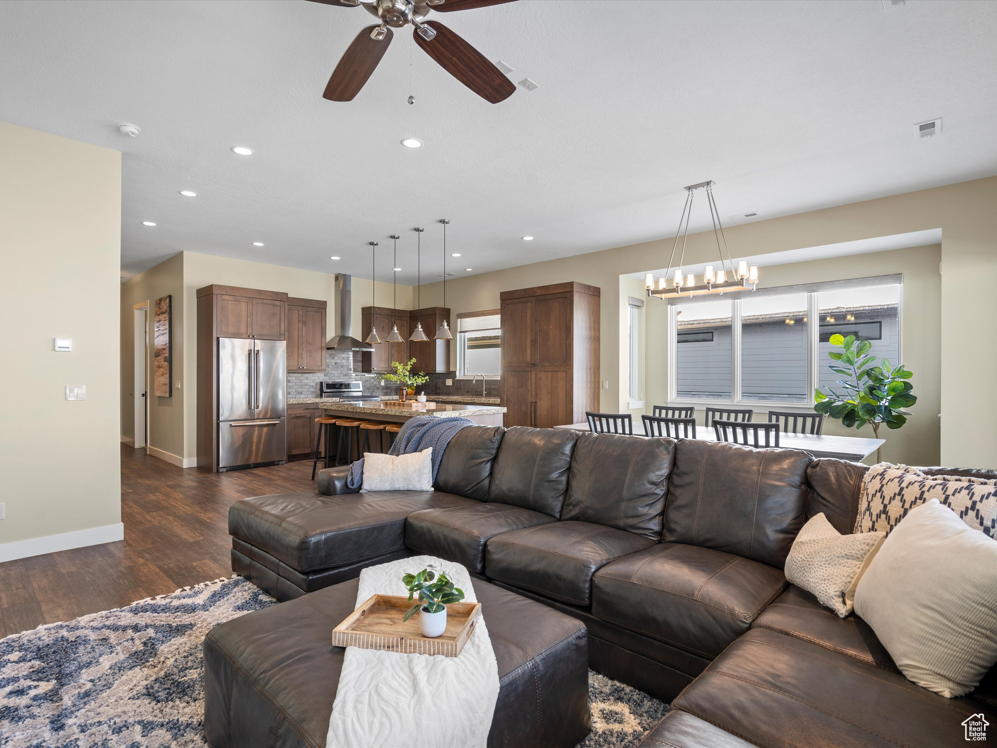 5943 E BIG HORN PKWY
