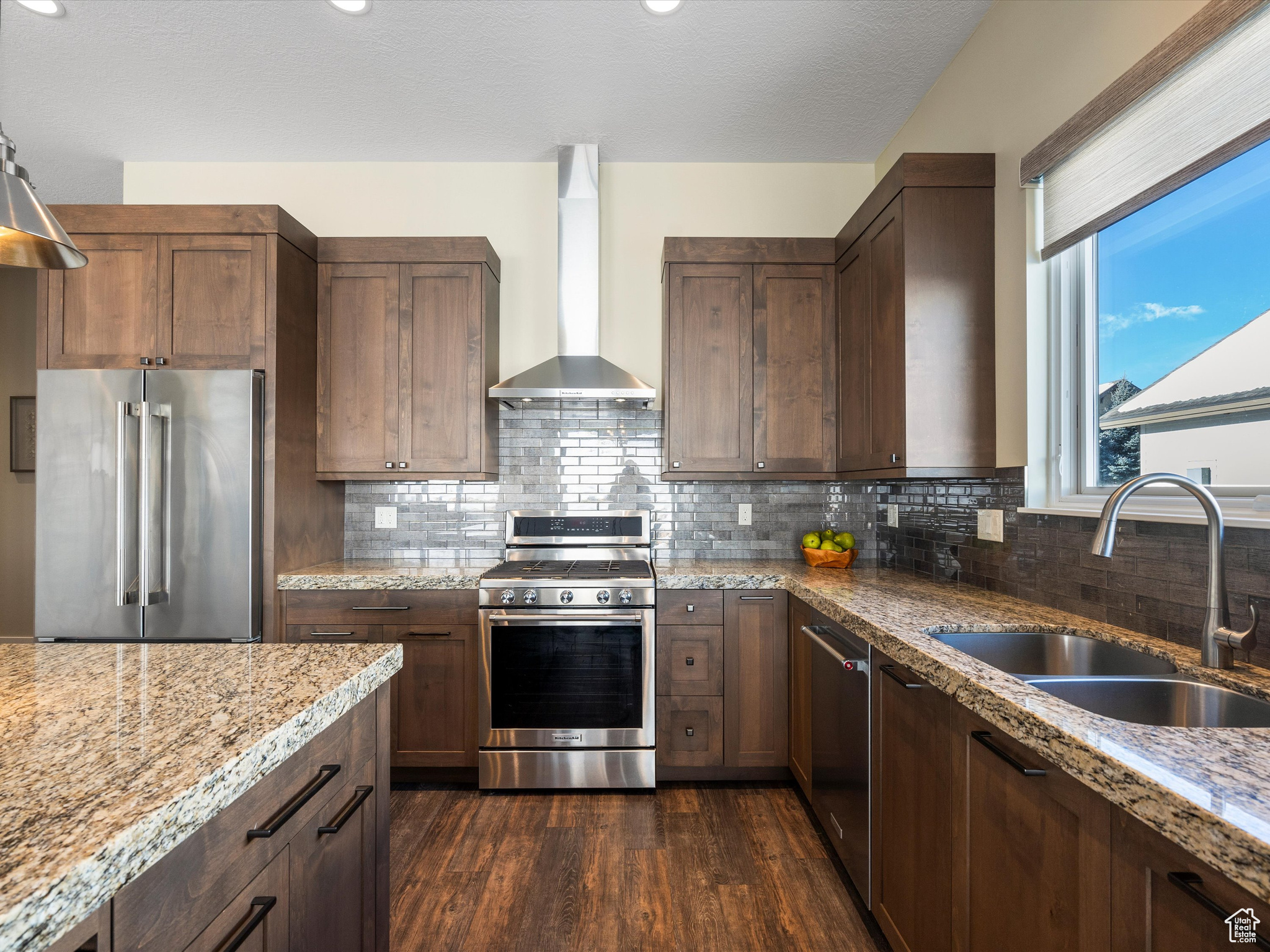 5943 E BIG HORN PKWY